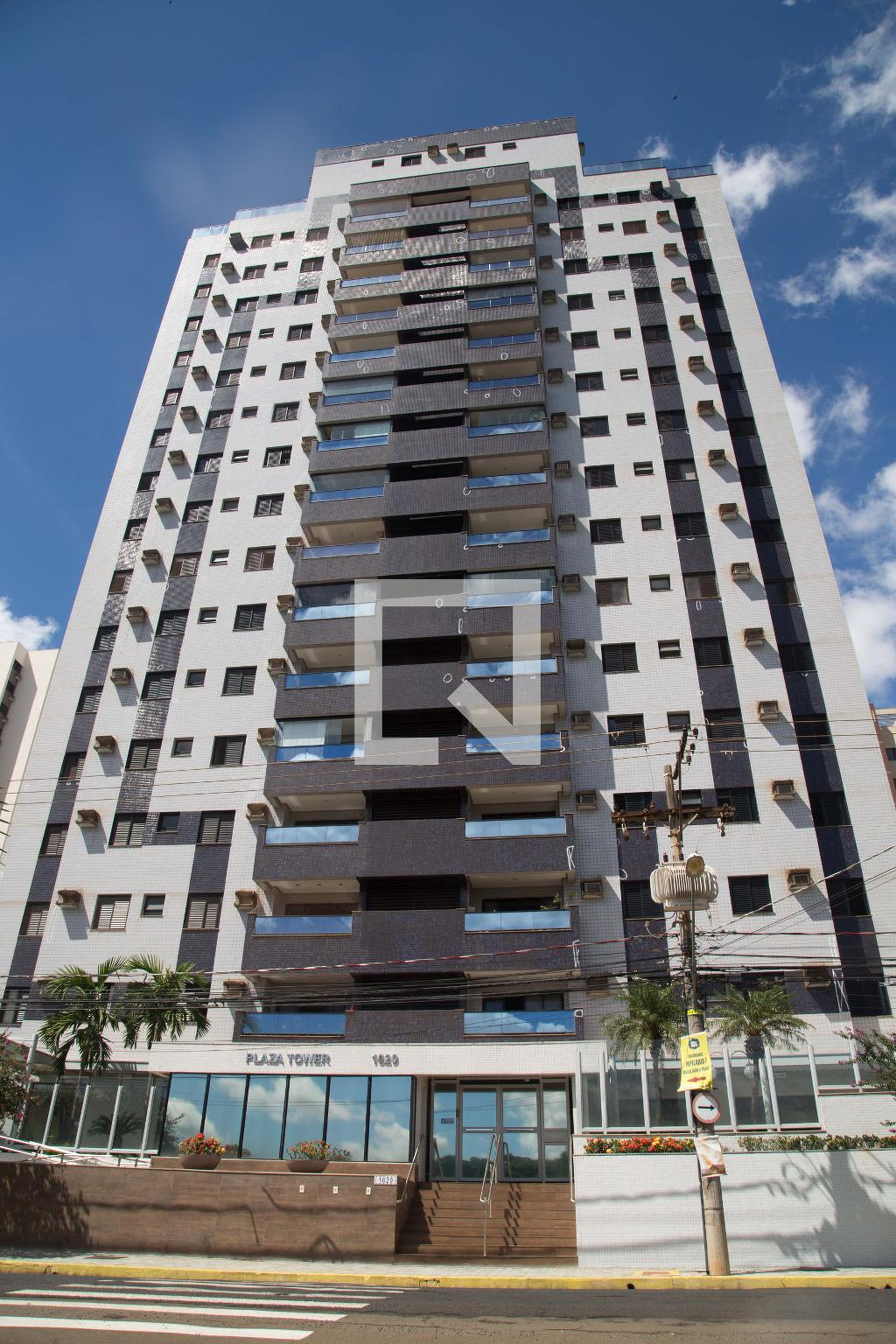 Fachada Condomínio Plaza Tower