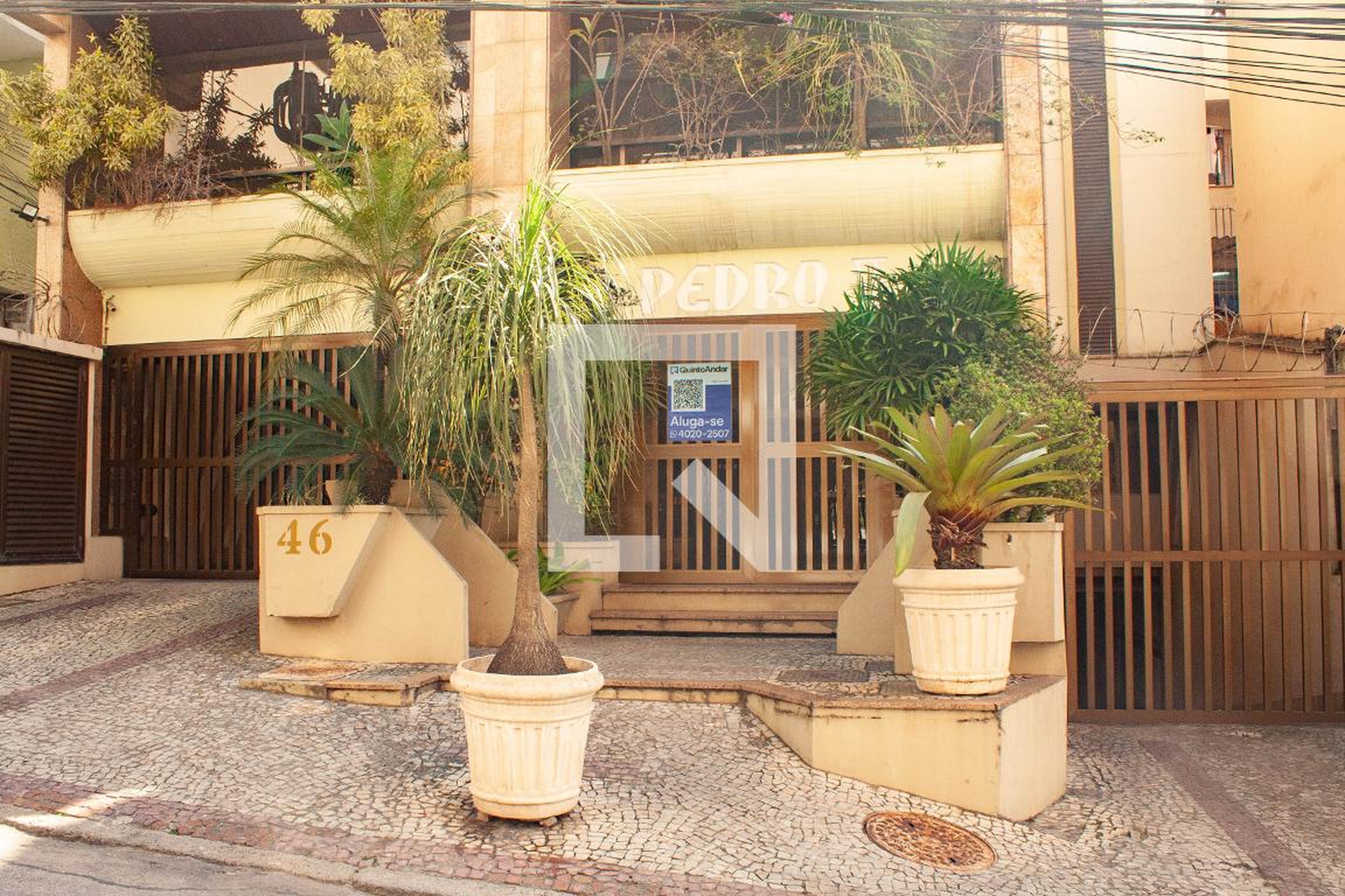 Fachada Condomínio em Rua Bento Vasconcelos, 46