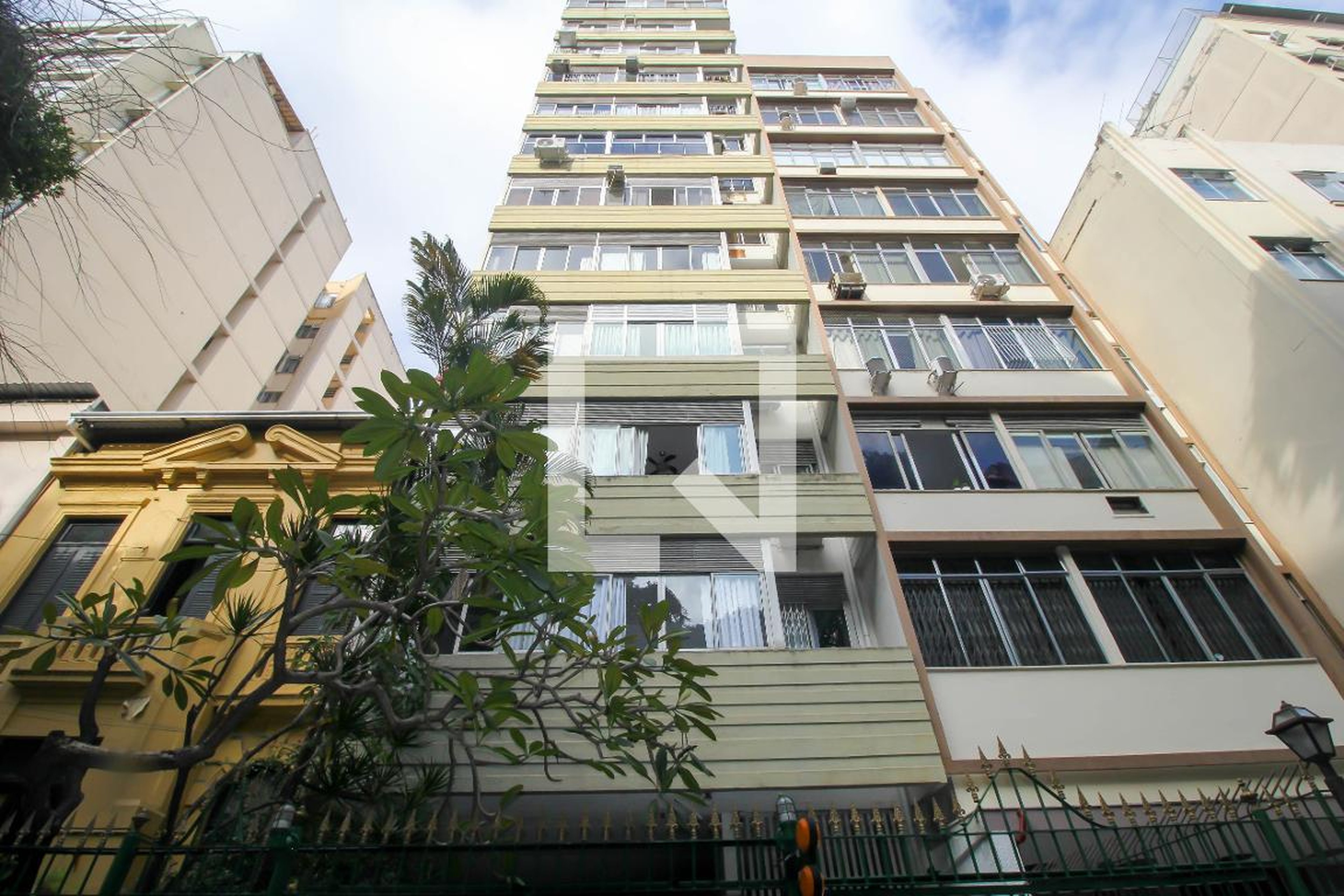 Fachada do Prédio Condomínio Caviuna