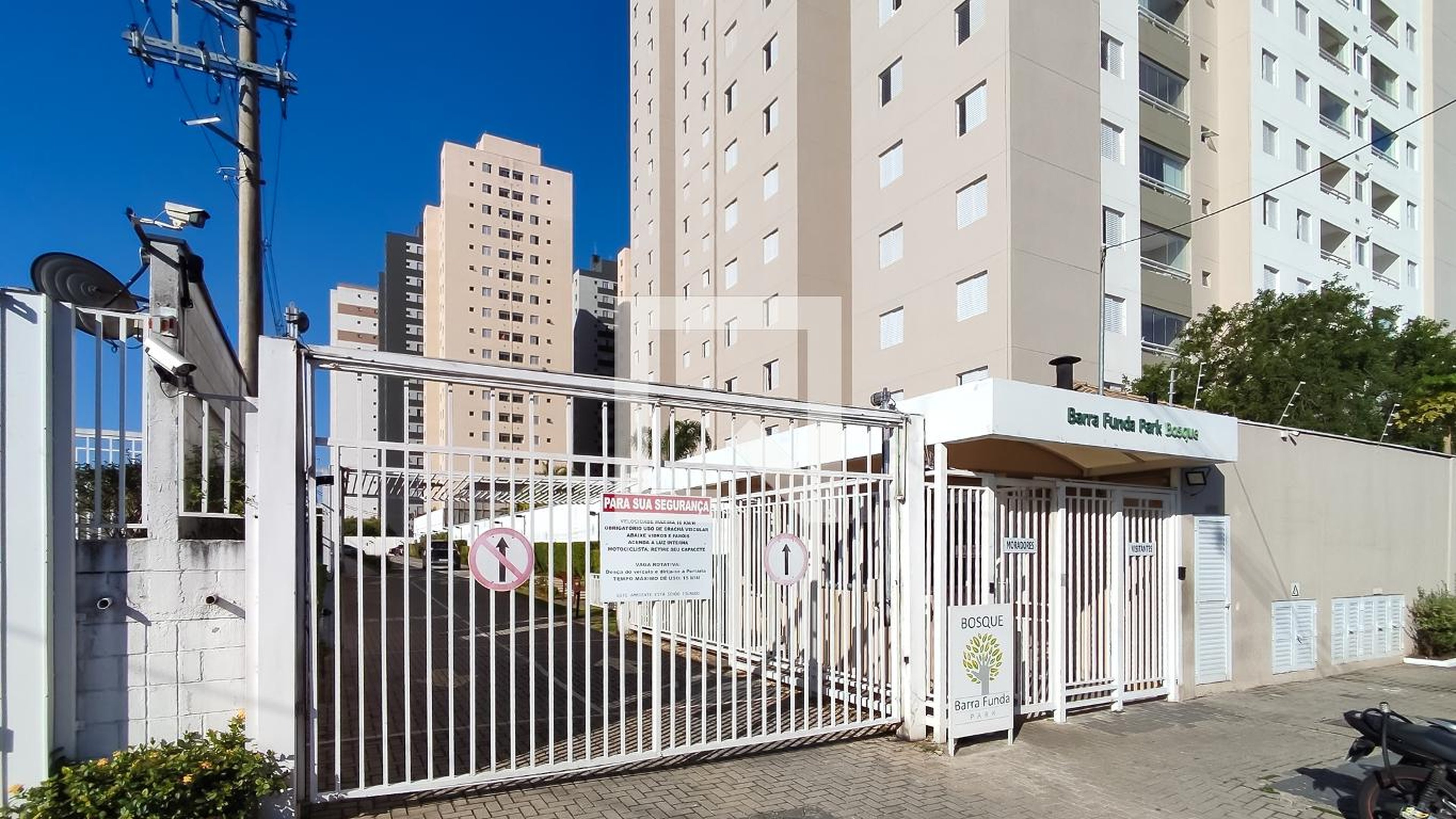 Fachada do Condomínio Condomínio Barra Funda Parque - Manaca