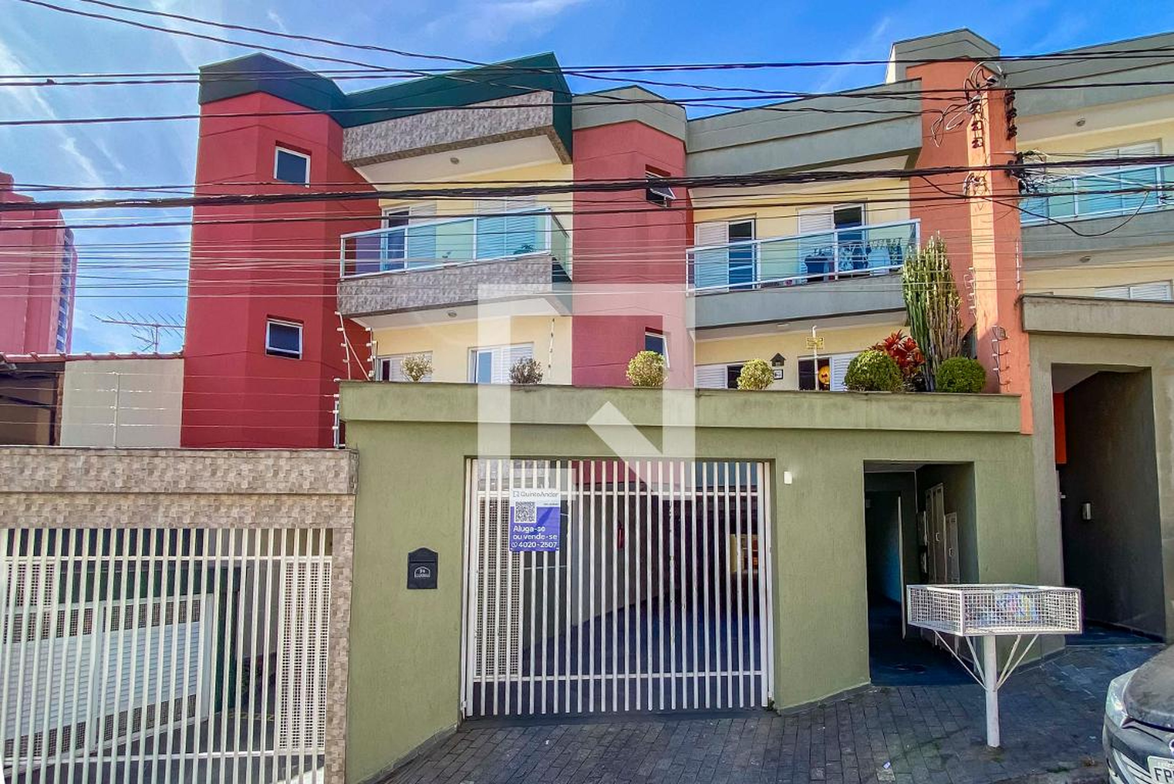 Fachada Condomínio em Rua Alexandre Fleming, 97