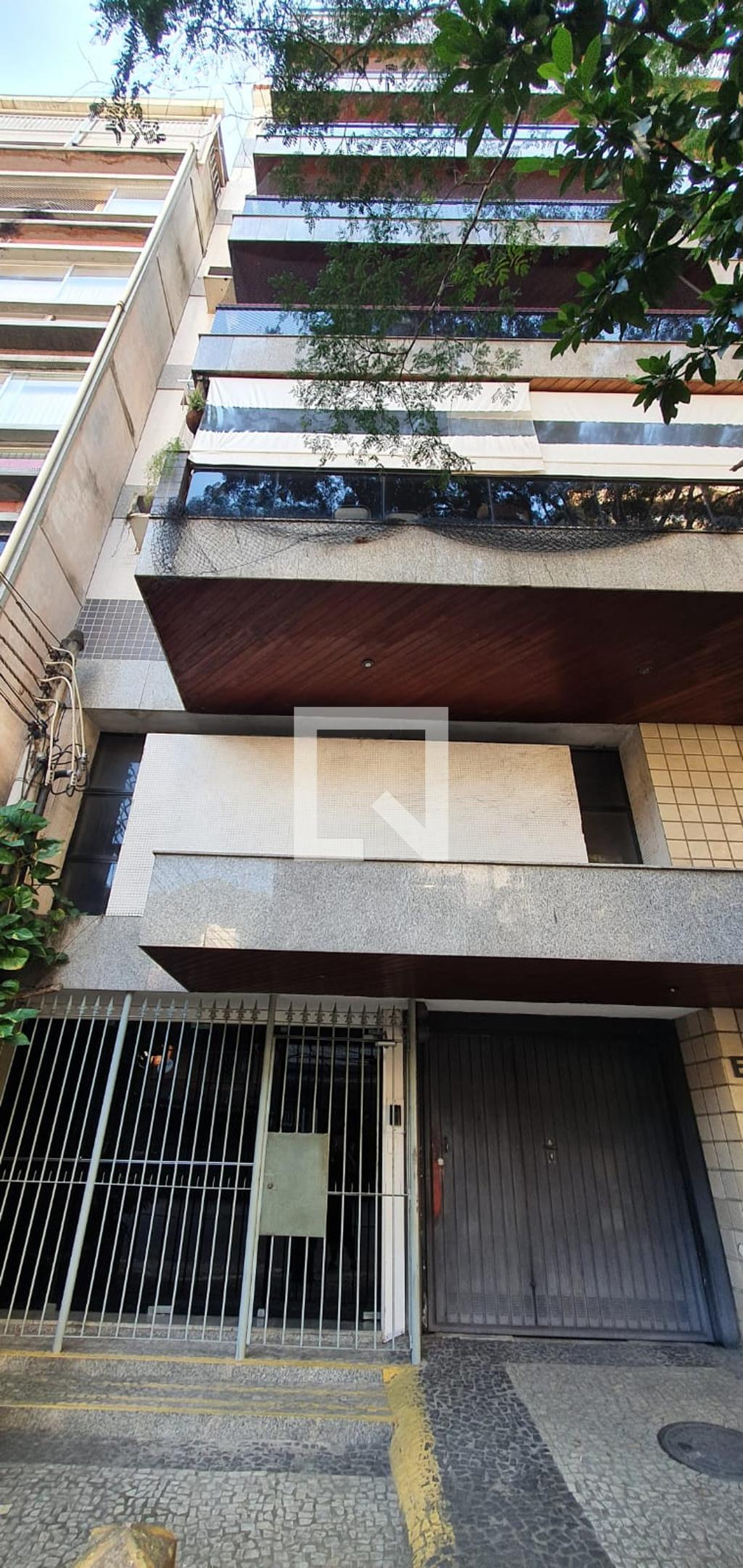 Fachada Condomínio em Rua Pinto Guedes, 64