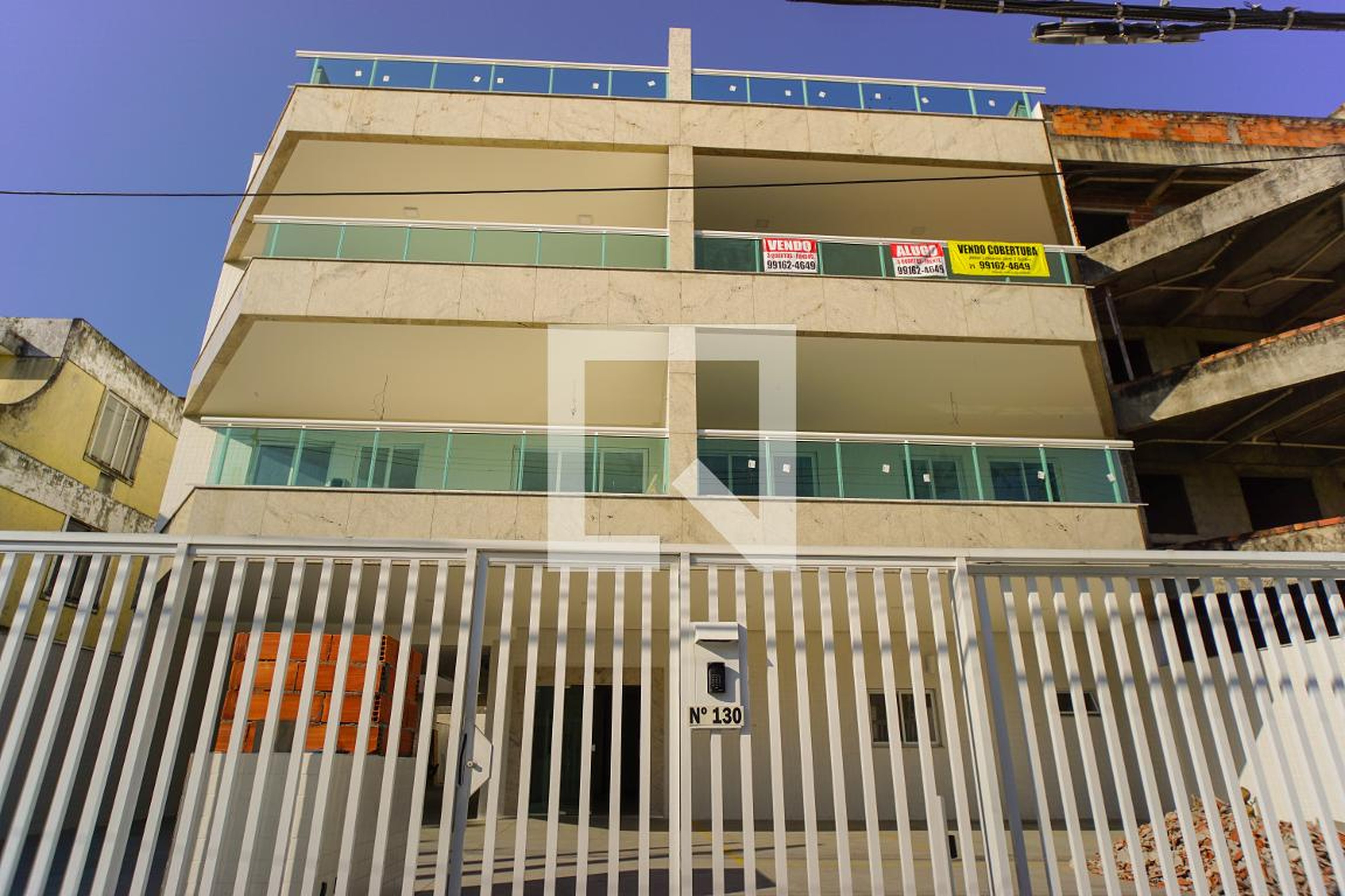 Fachada Condomínio em Rua Antônio Batista Bitencourt, 130