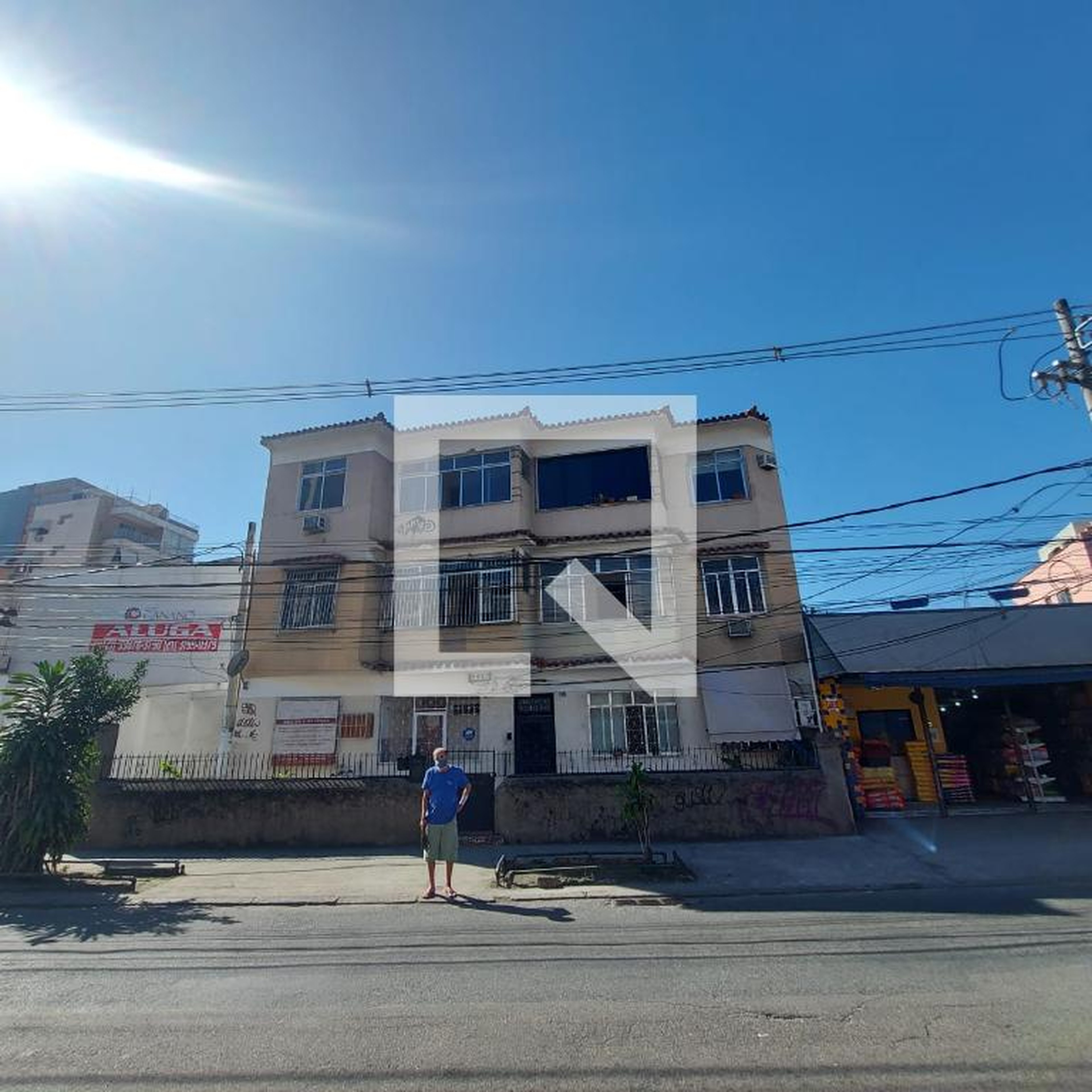 Fachada Condomínio em Rua Cachambi, 320