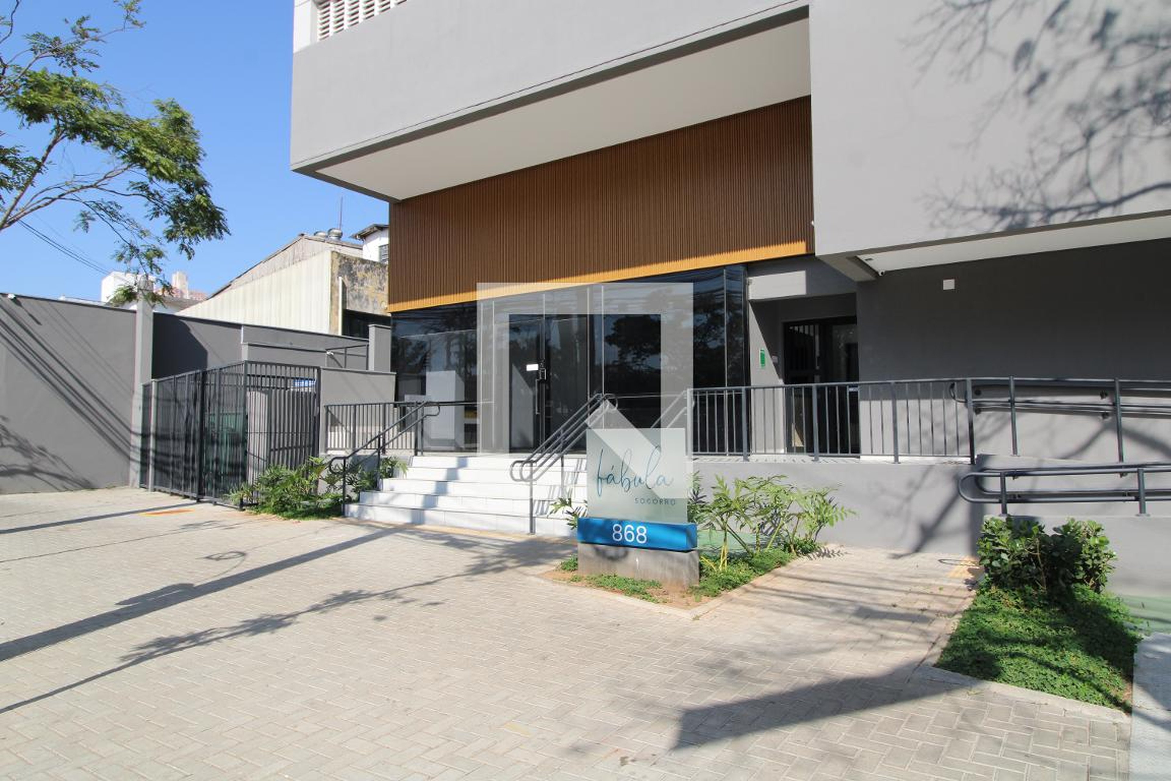 Fachada Condomínio em Rua dos Inocentes, 870