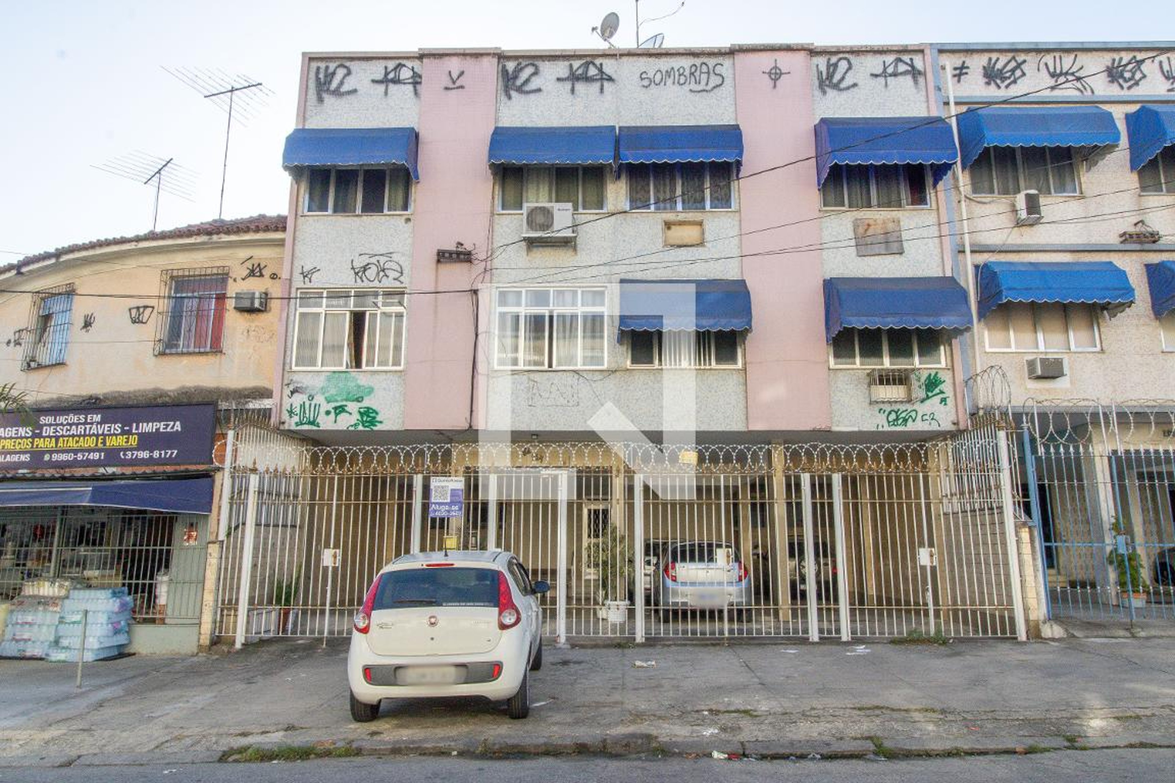 Fachada Condomínio em Rua São Dionísio, 86