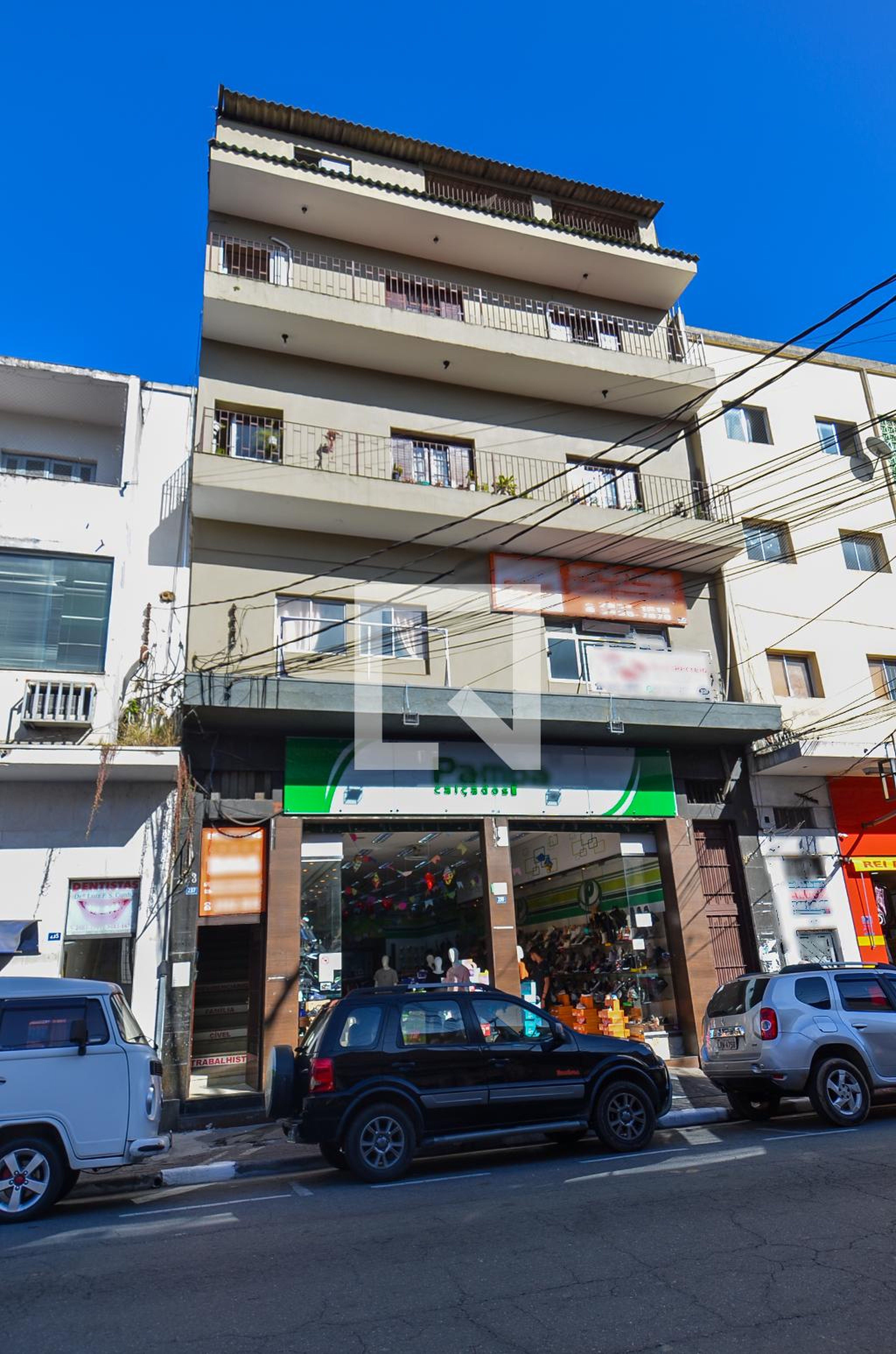 Fachada do Prédio Condomínio em Rua Treze de Maio, 237