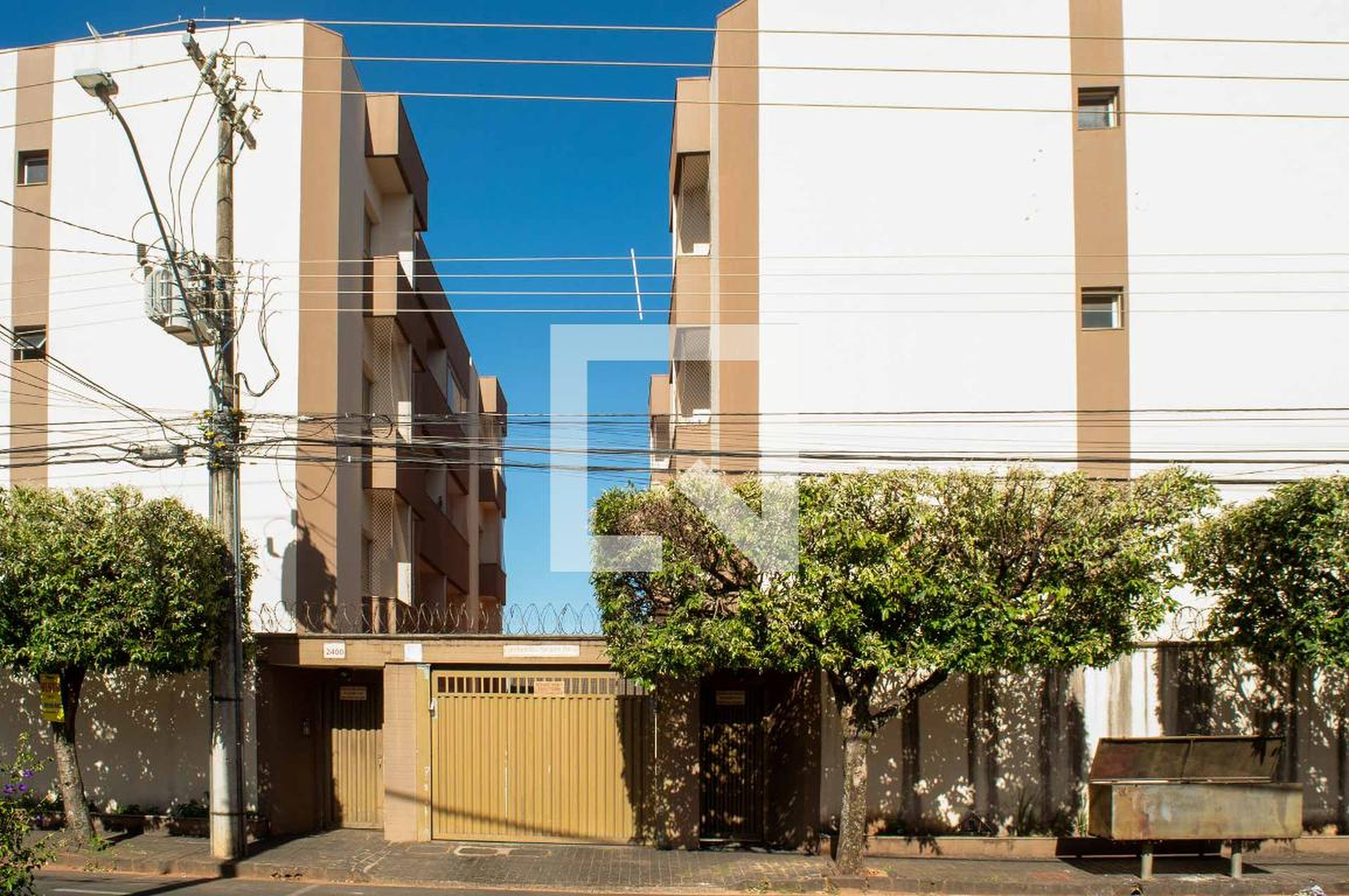 Fachada Condomínio em Rua Olegário Maciel, 2390