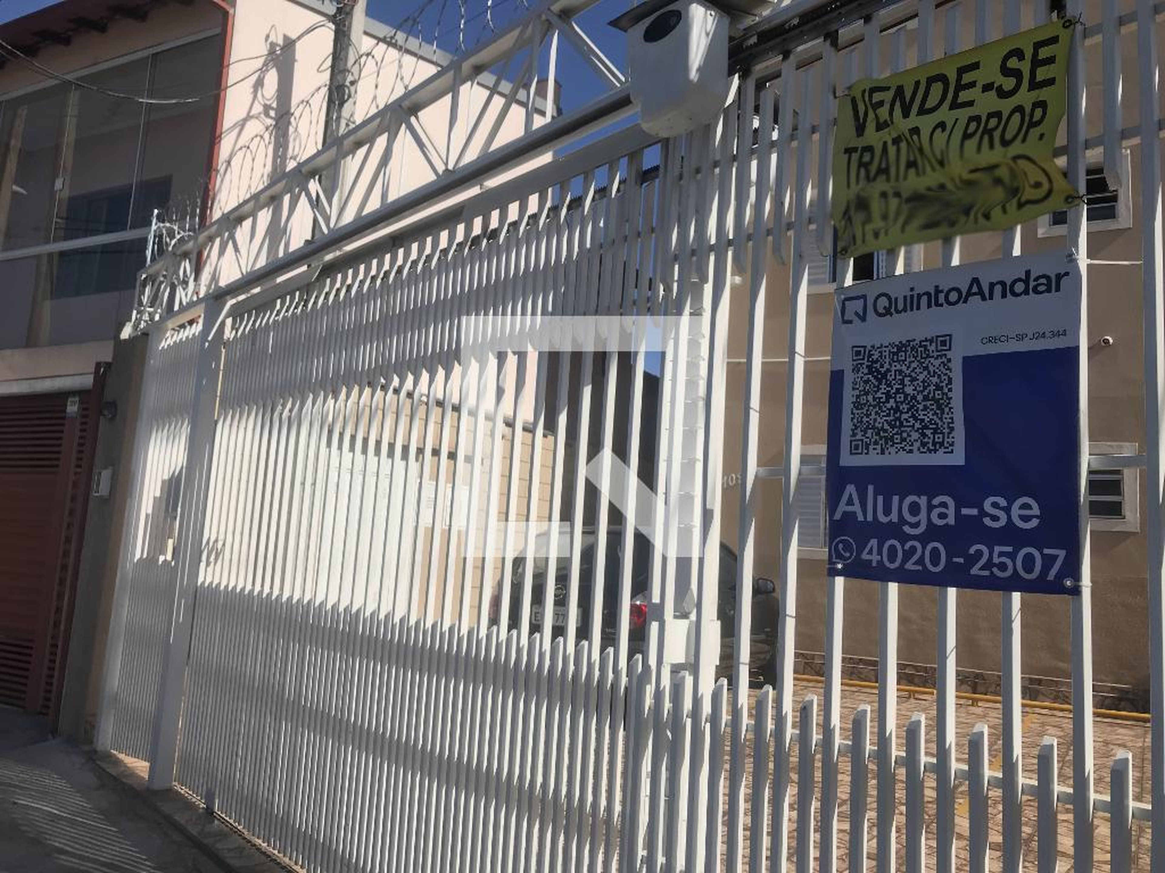 Fachada do Condomínio Condomínio em Rua Jurandir Escabia, 109