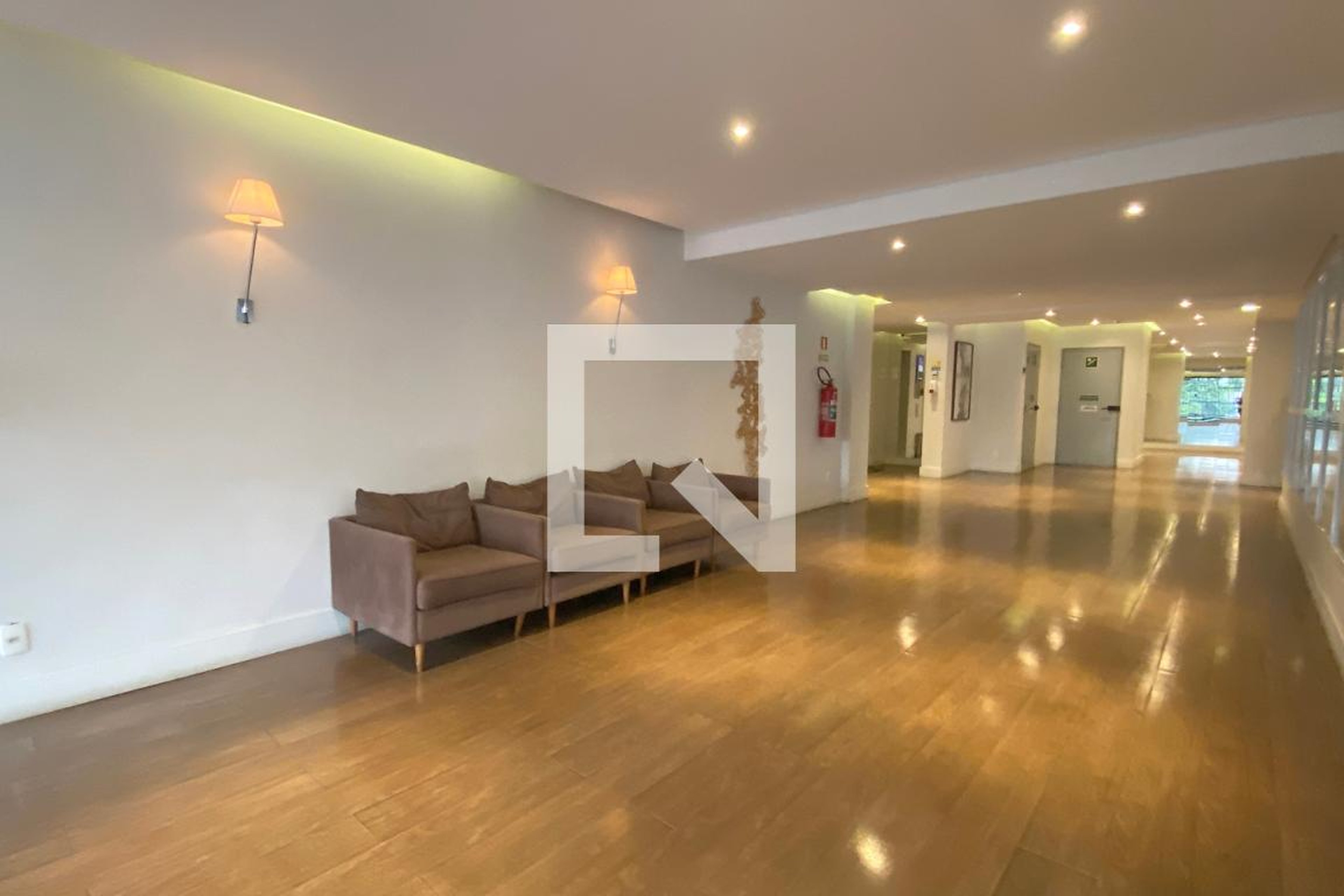 Hall - Choice Alphaville