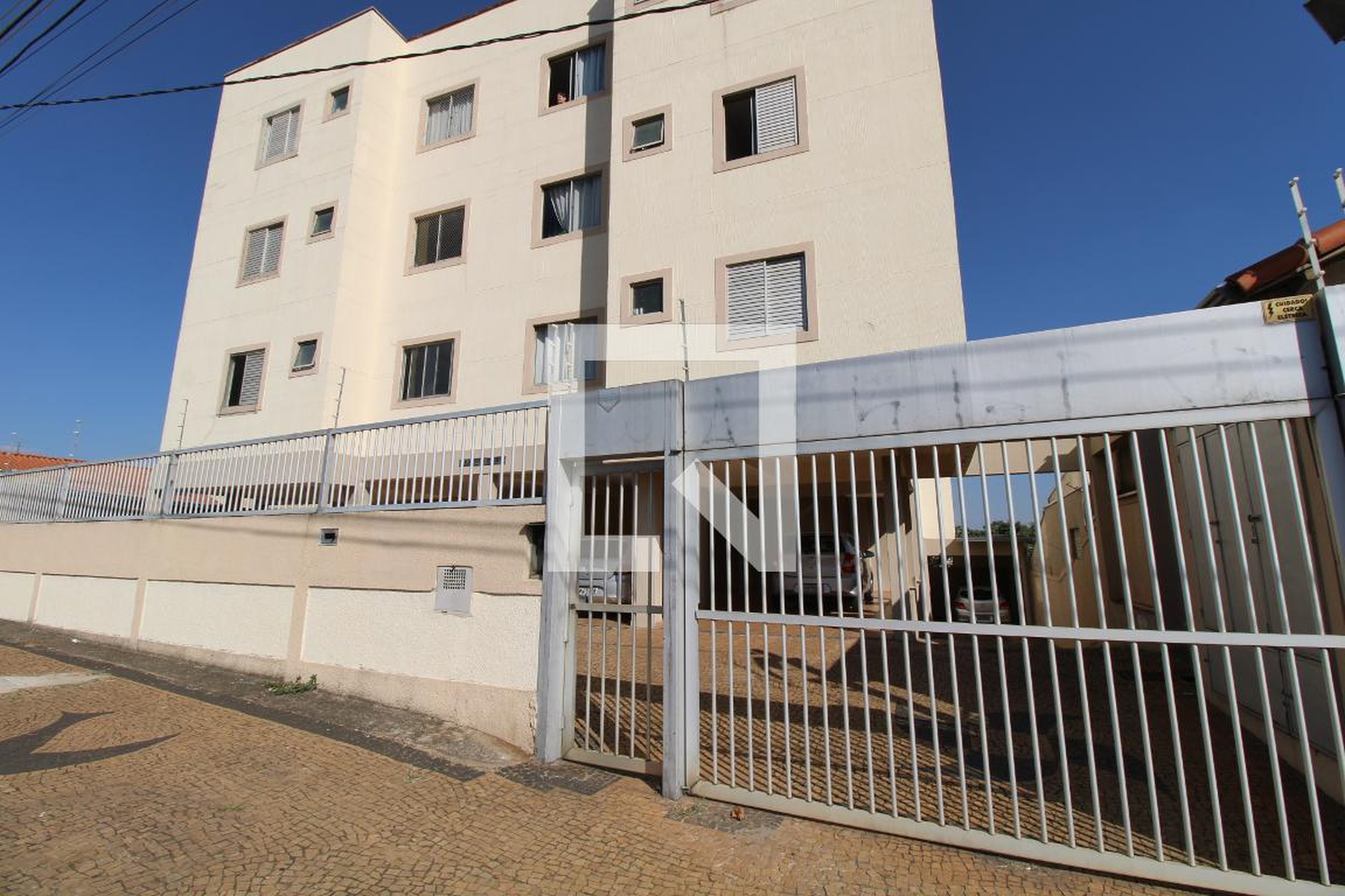 Fachada Condomínio em Rua Eugênio Ferreira Camargo, 540