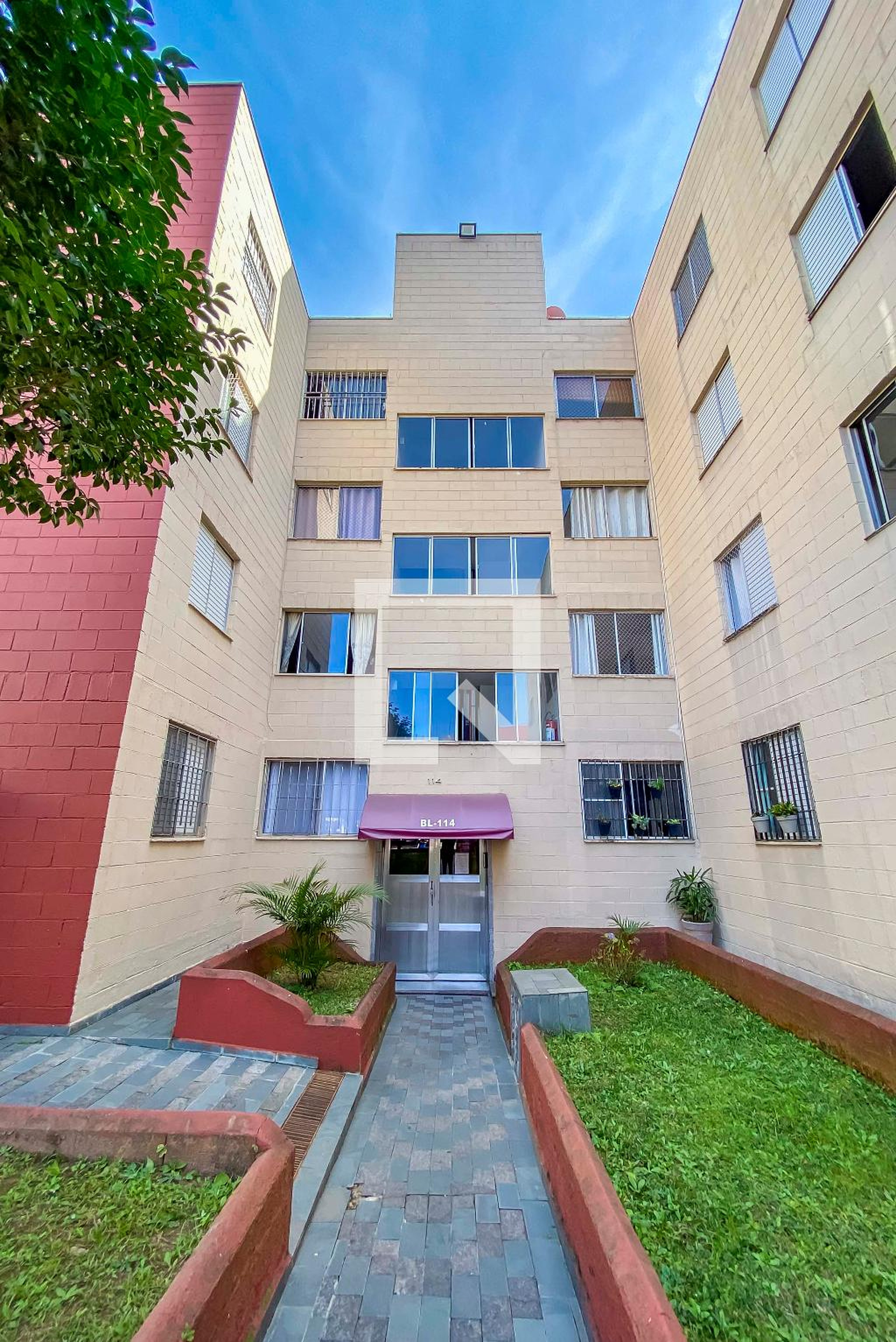 Entrada Condomínio em Rua Antônio Seixas Leite Ribeiro, 114