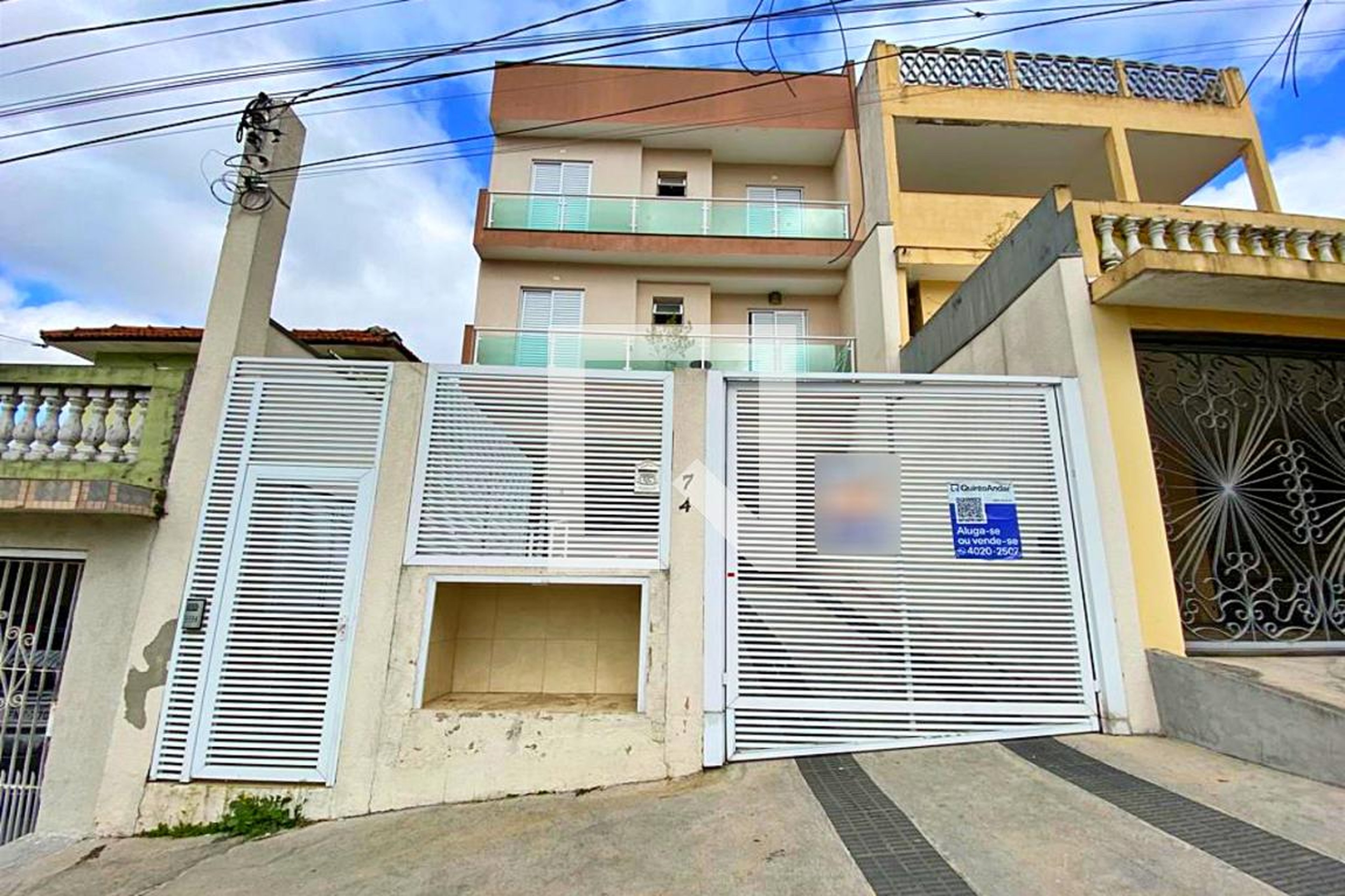 Fachada Condomínio em Rua Comodoro, 74