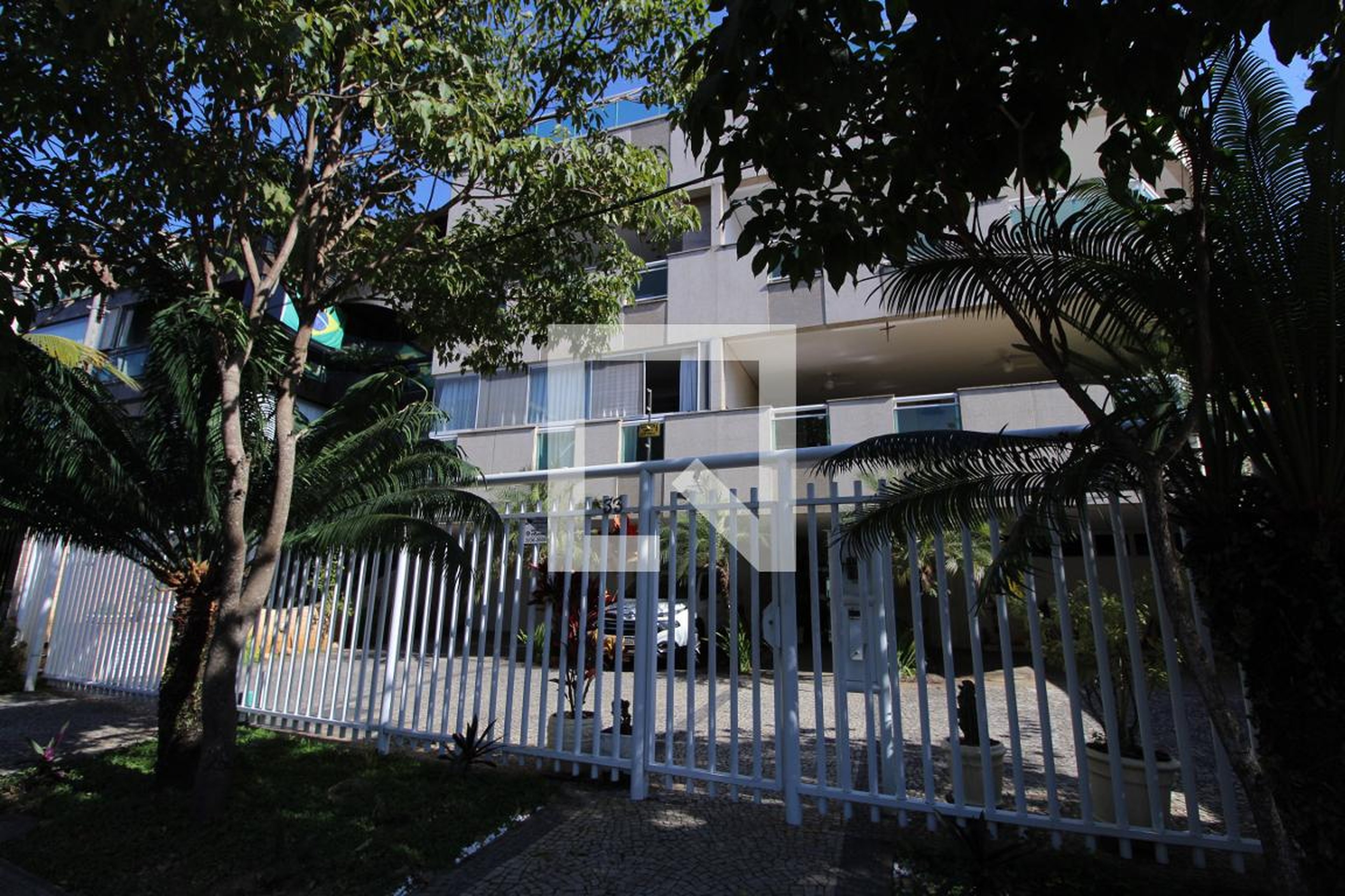 Fachada Condomínio em Rua Sérgio Branco Soares, 33