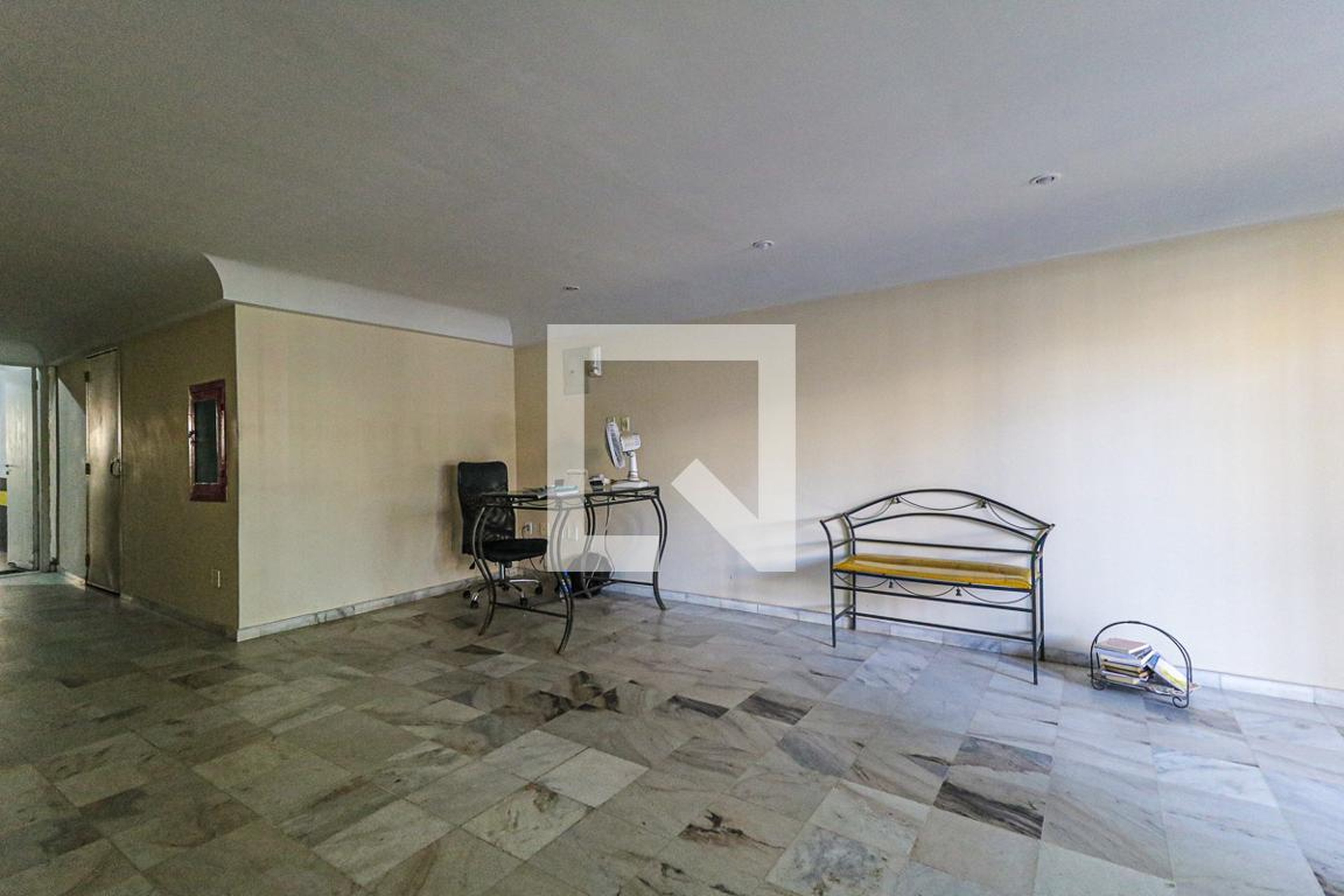 Hall - Roberto Carnaval