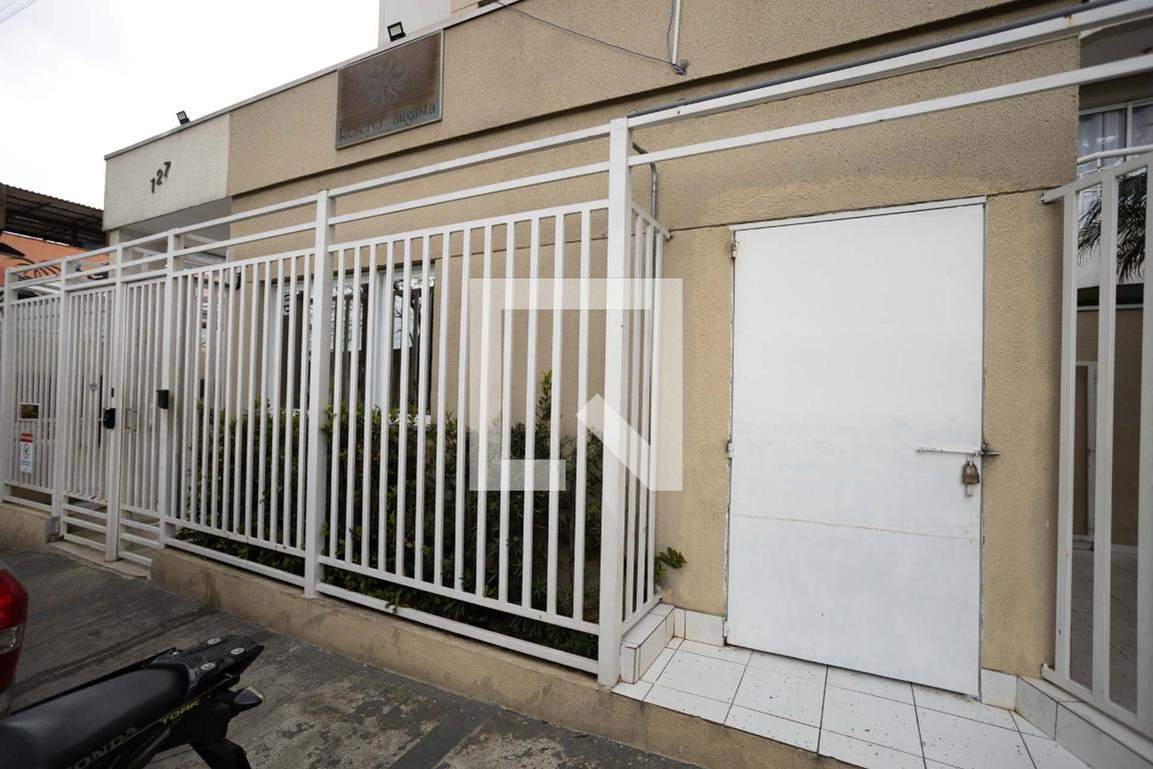 Fachada Condomínio em Rua Vitória da Conquista, 133