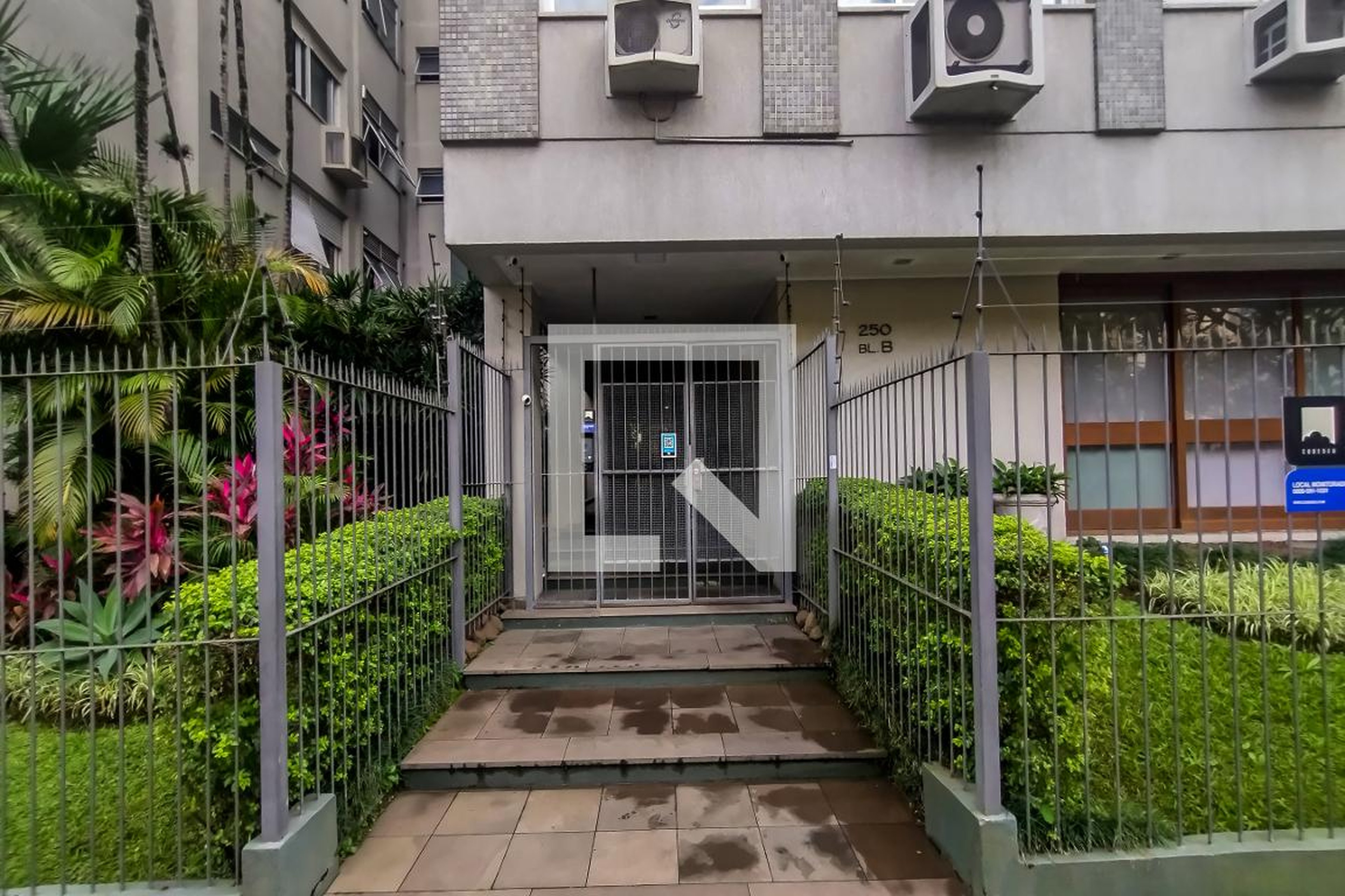 Fachada do Condomínio Condomínio Messina