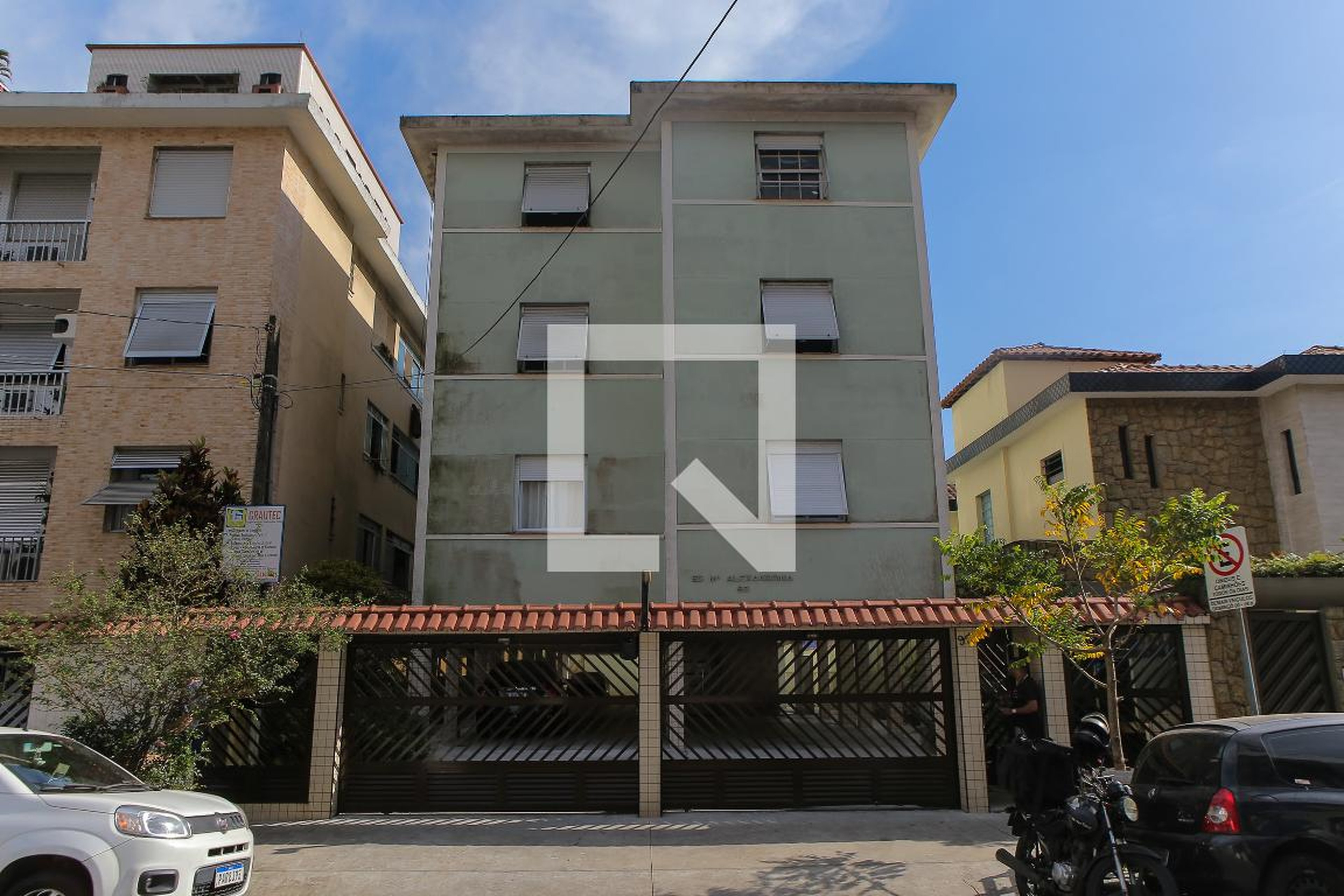 Fachada Condomínio em Rua Ricardo Pinto, 93