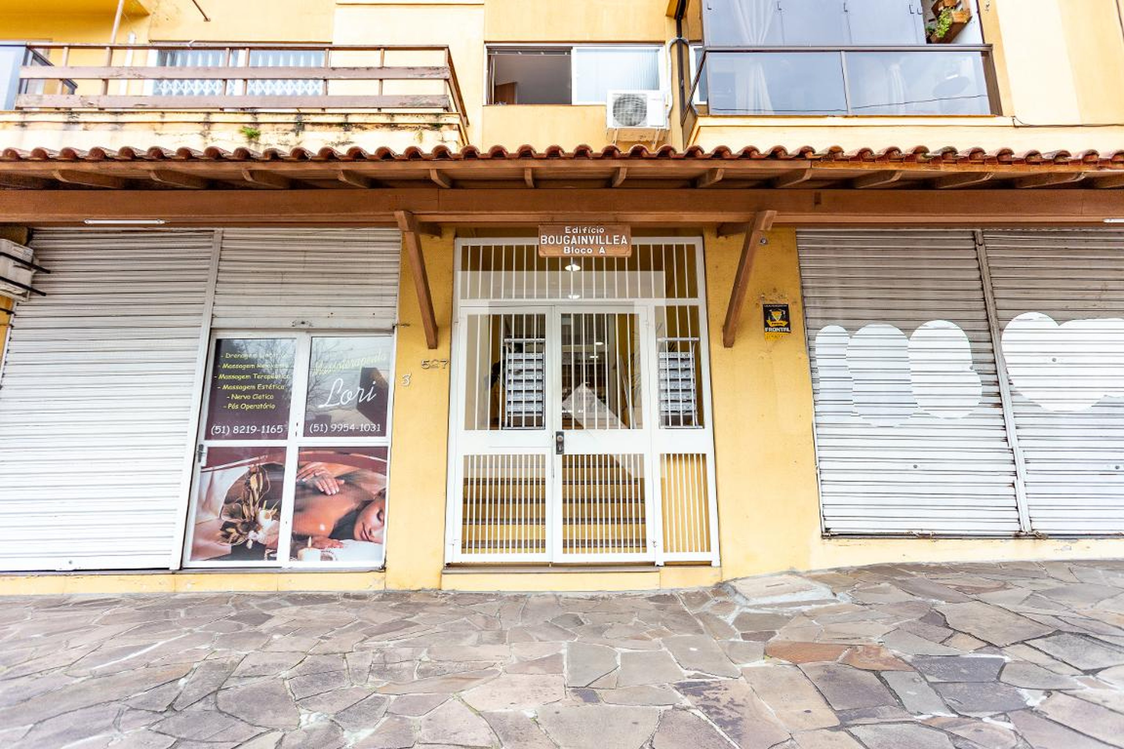 Entrada do prédio - Edifício Bougainvillea