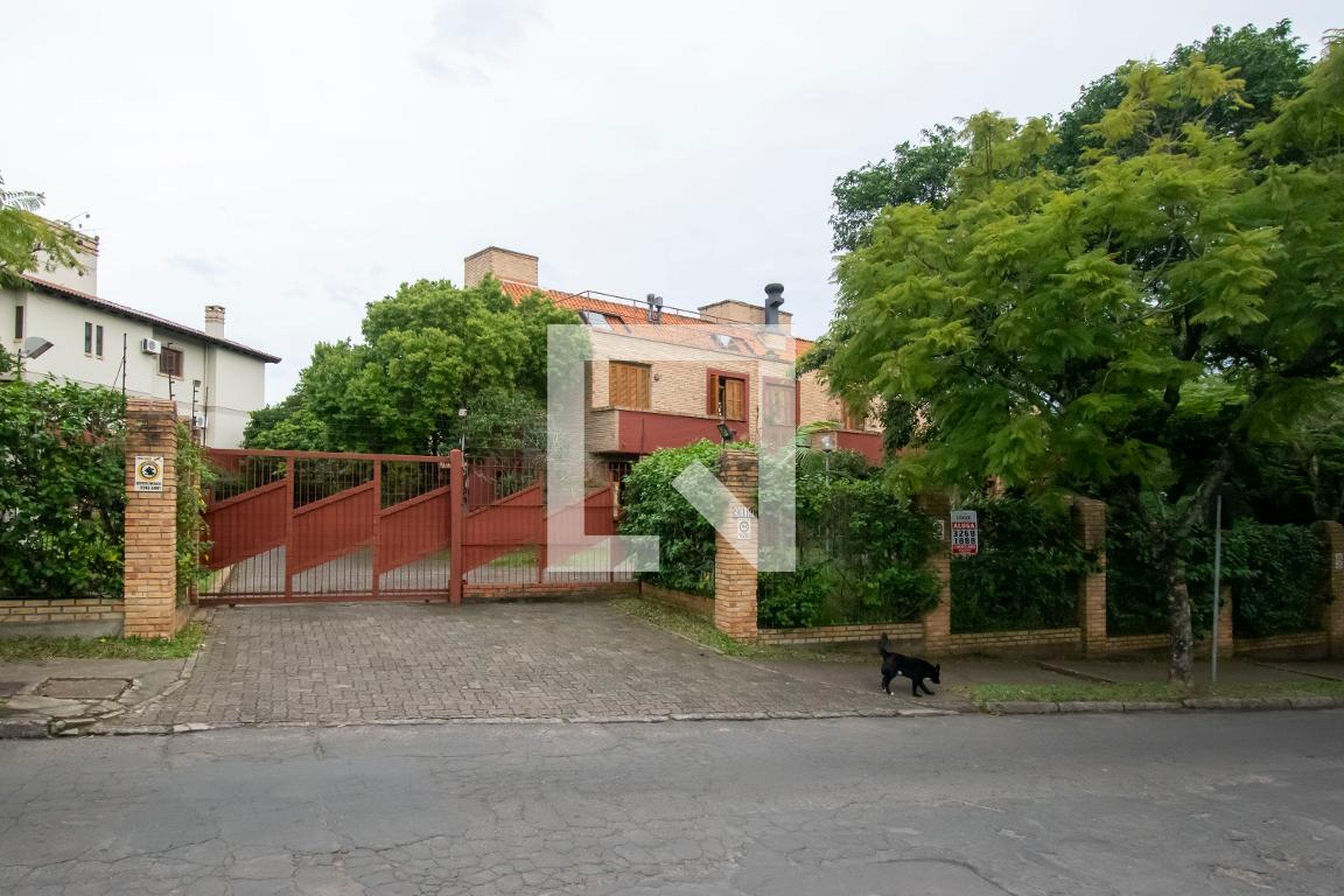 Fachada do Condomínio Condomínio Caminhos da Encosta