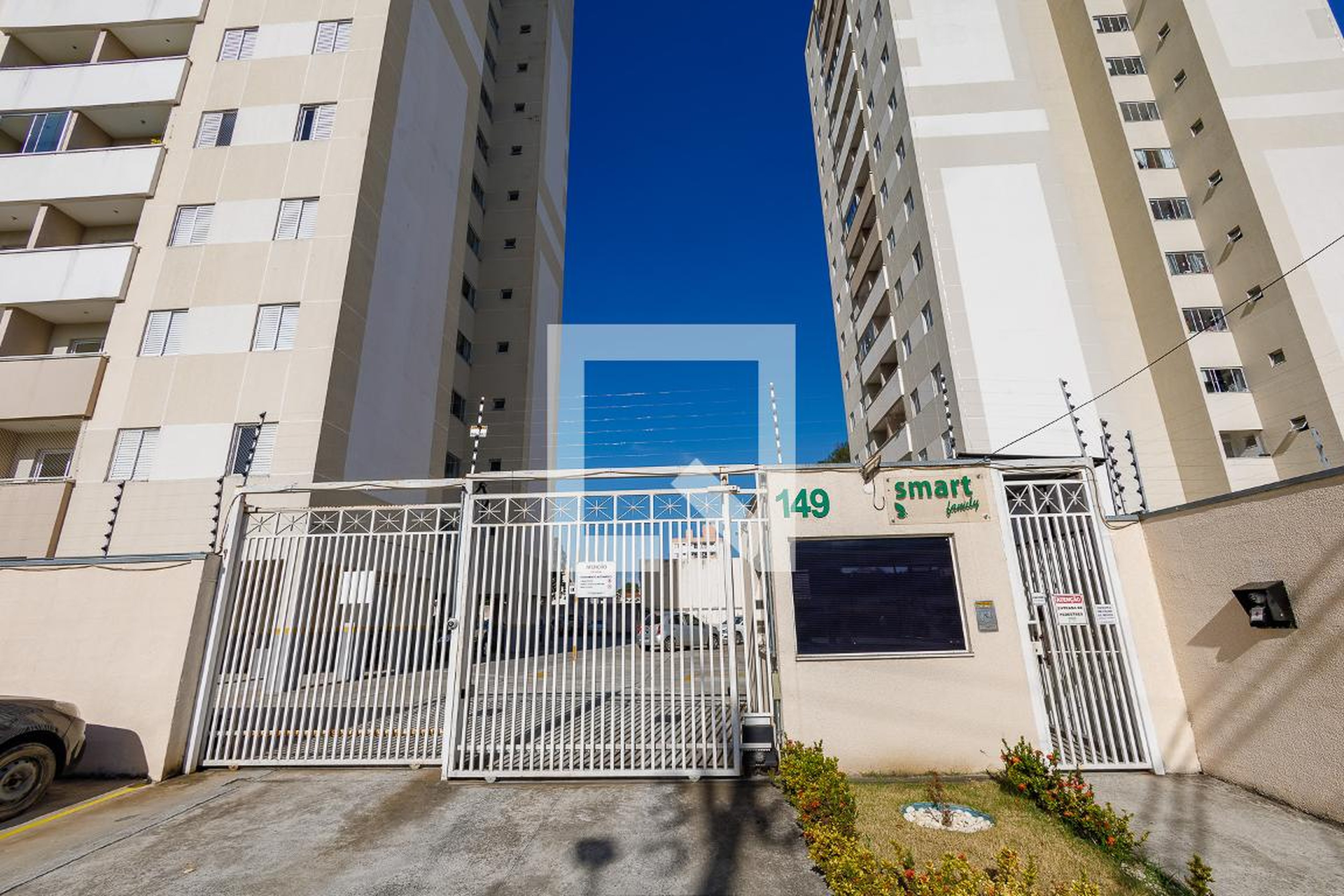 Fachada do Condomínio Condomínio Smart Family