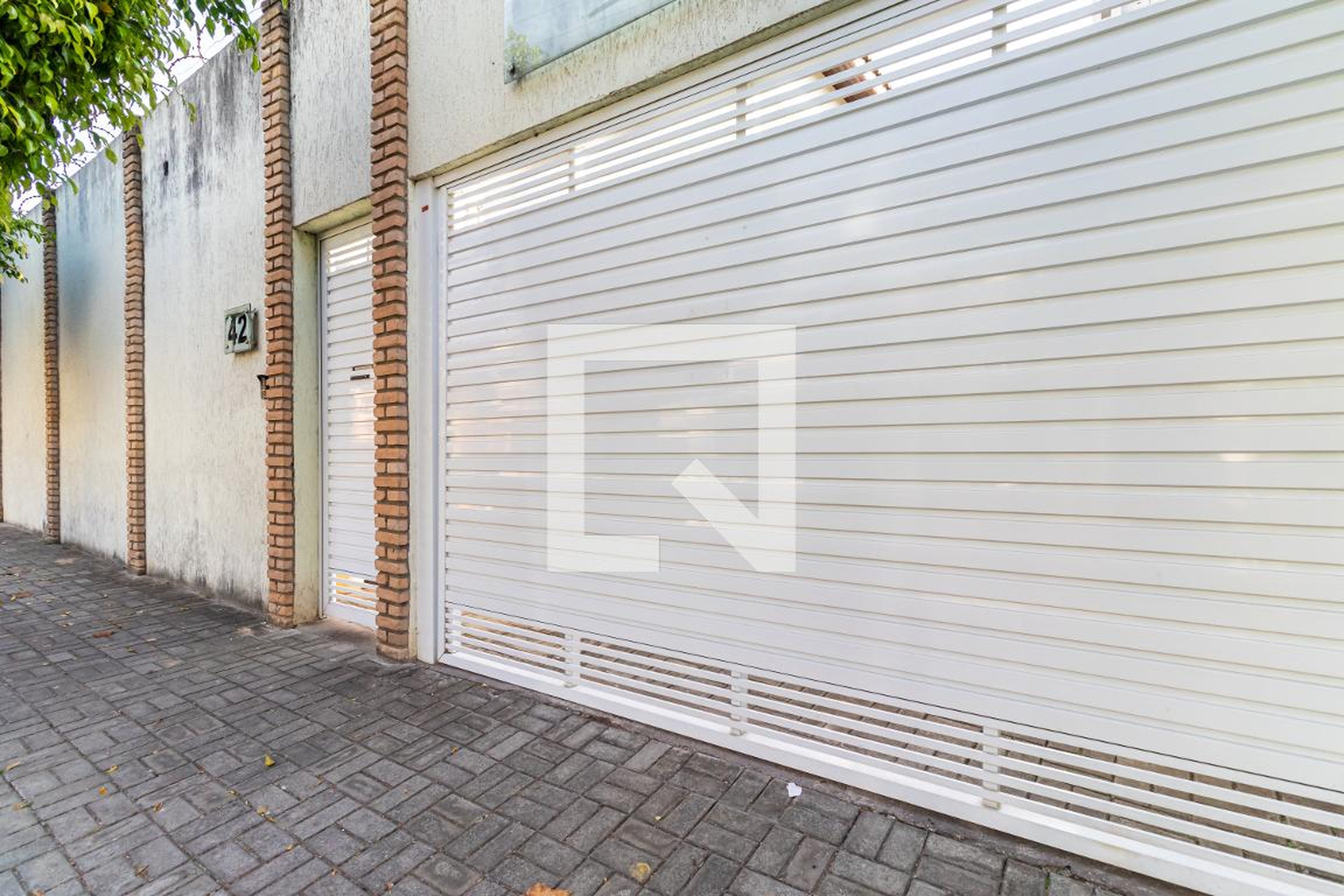 Fachada do Condomínio Condomínio Village Itapecerica da Serra