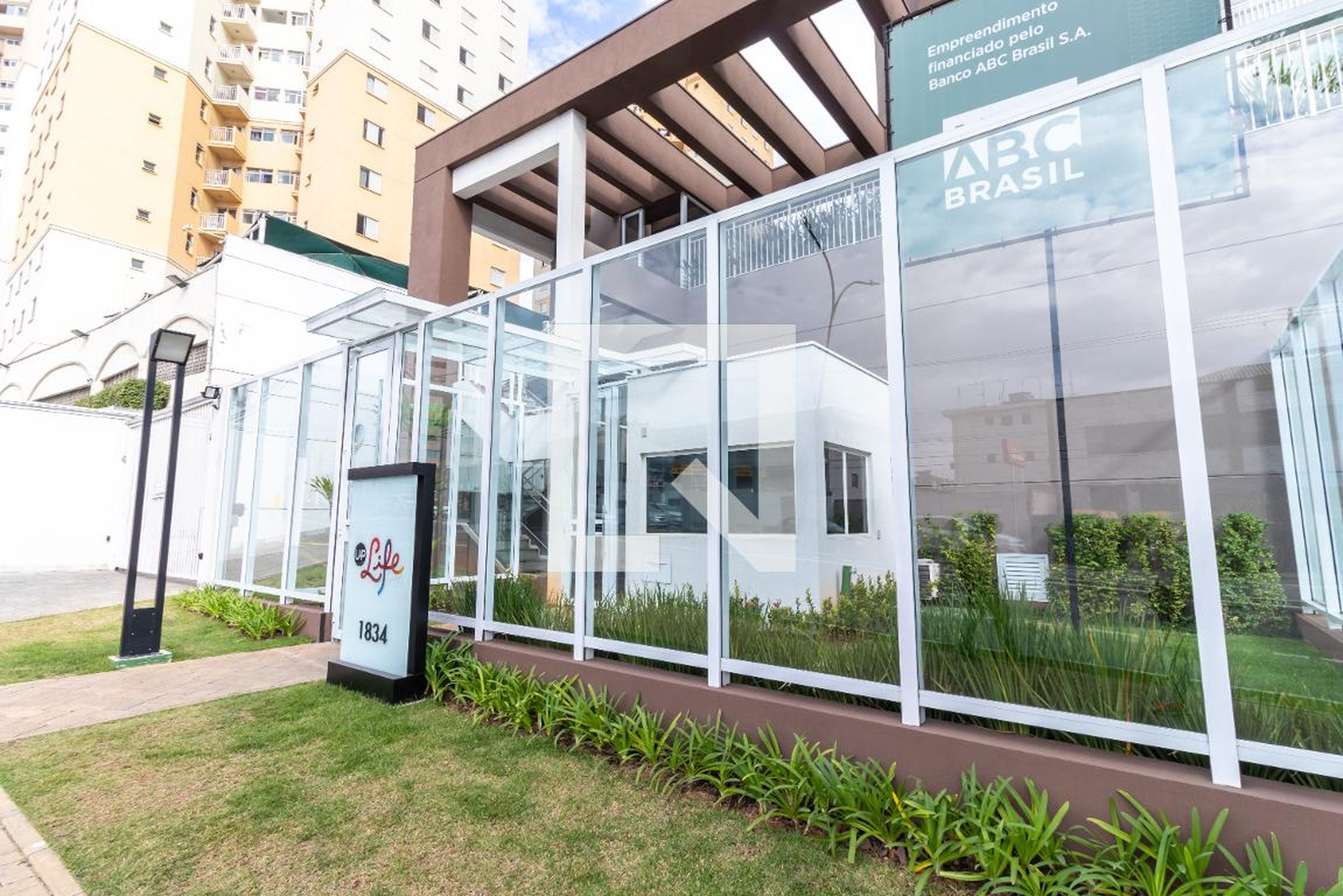 Fachada do Condomínio Condomínio em Avenida Interlagos, 18334