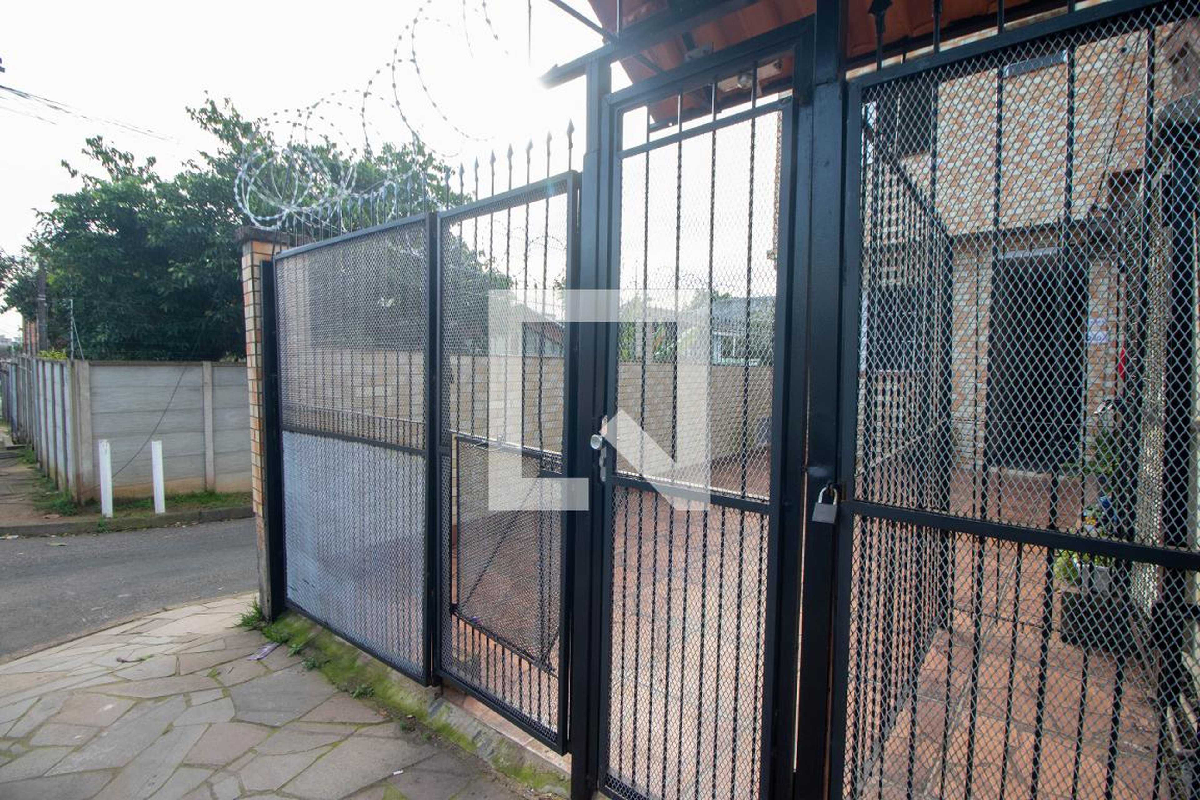 Fachada Condomínio em Avenida Alexandre Luiz, 240