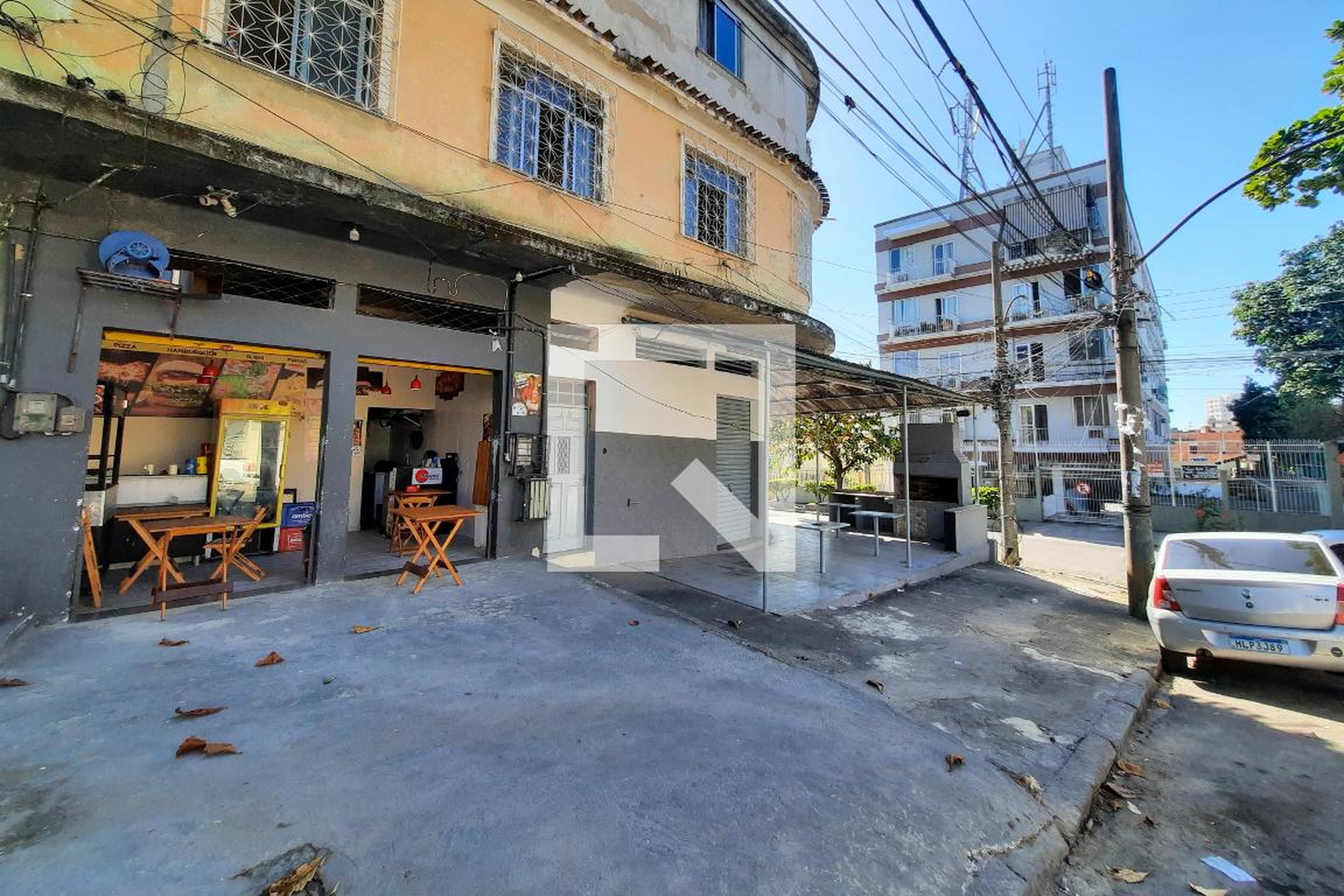 Fachada Condomínio em Rua Luísa Valê, 176