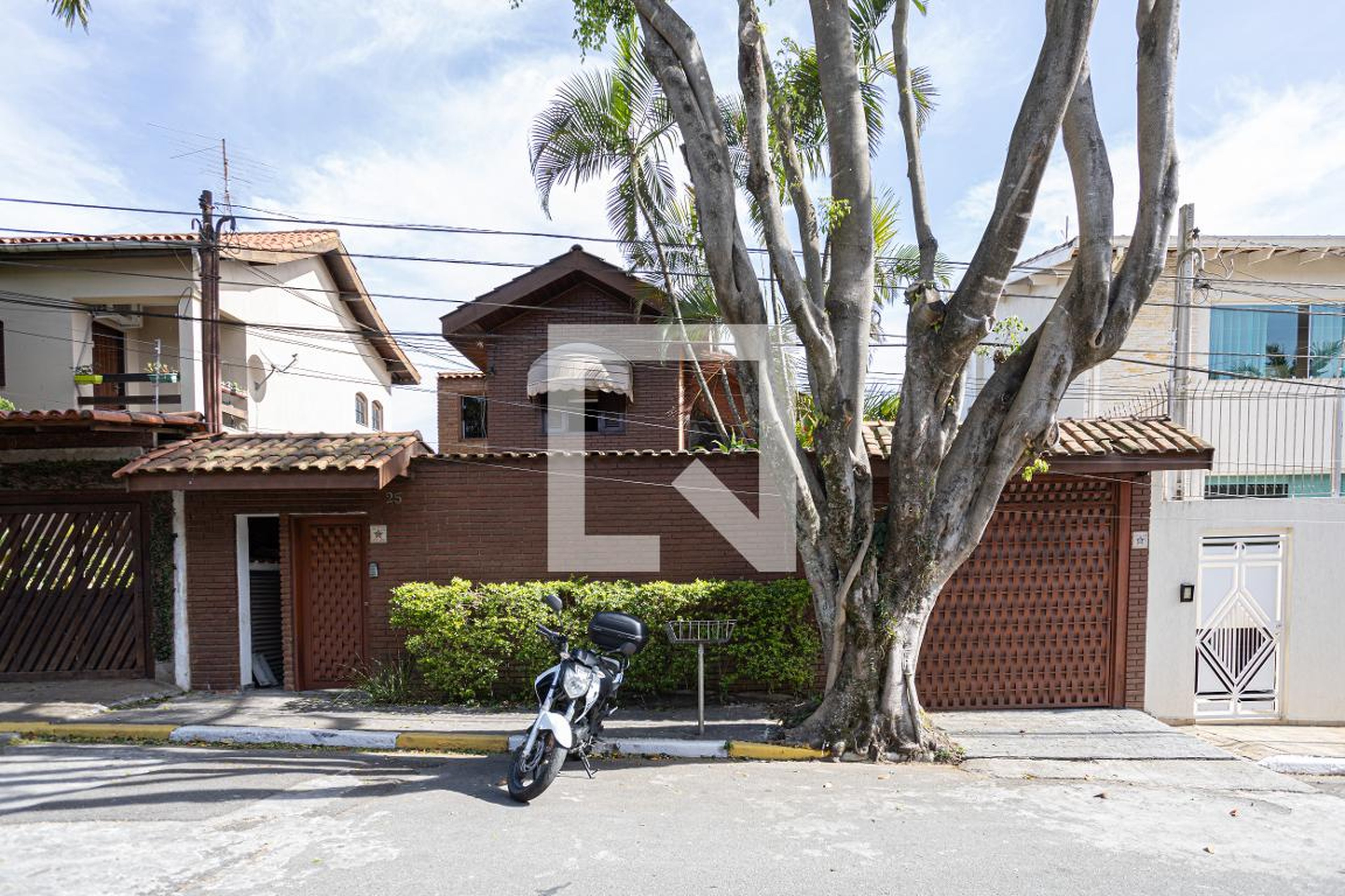 Fachada Condomínio em Rua Fioravante Viel, 25
