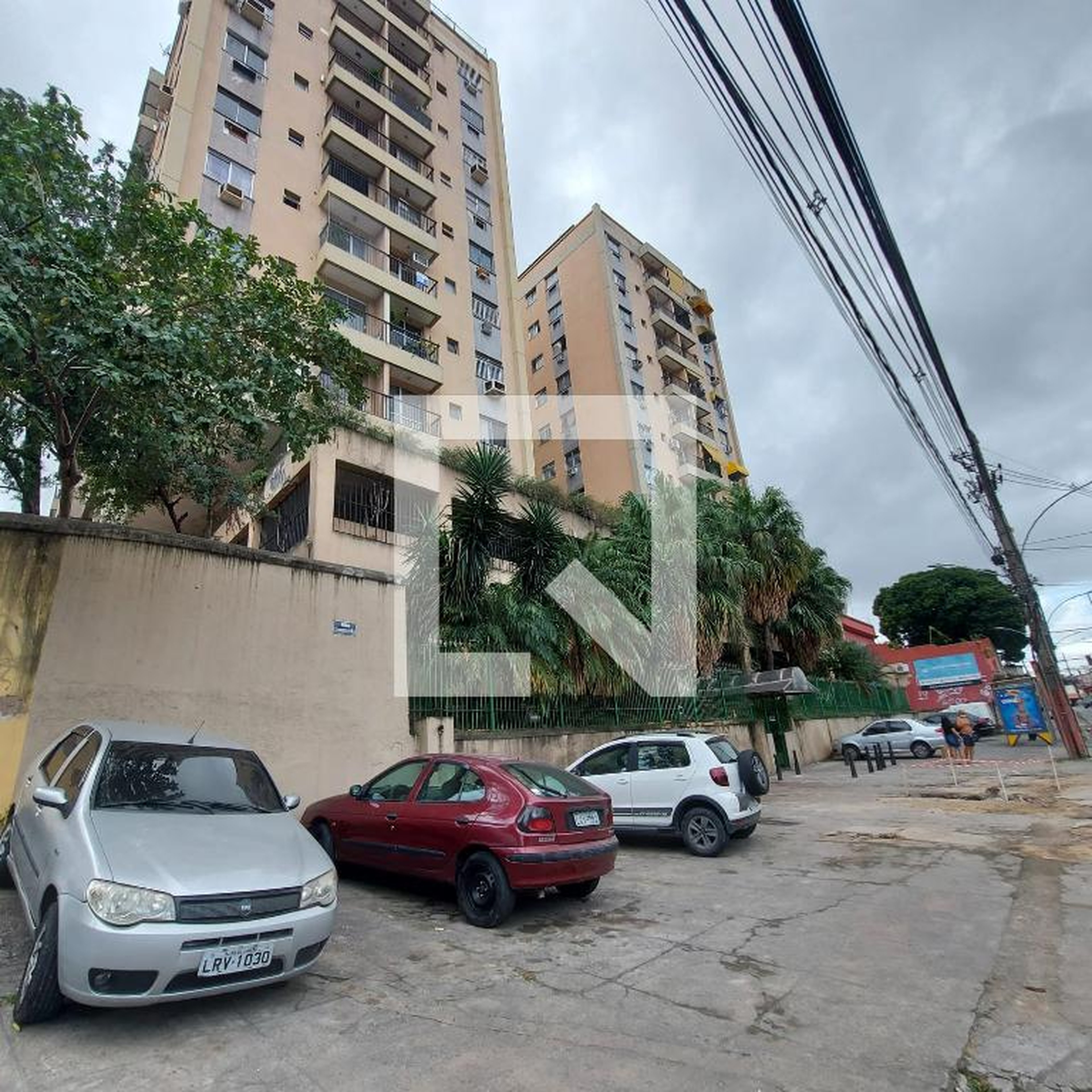 Fachada Condomínio em Rua Clarimundo de Melo, 776