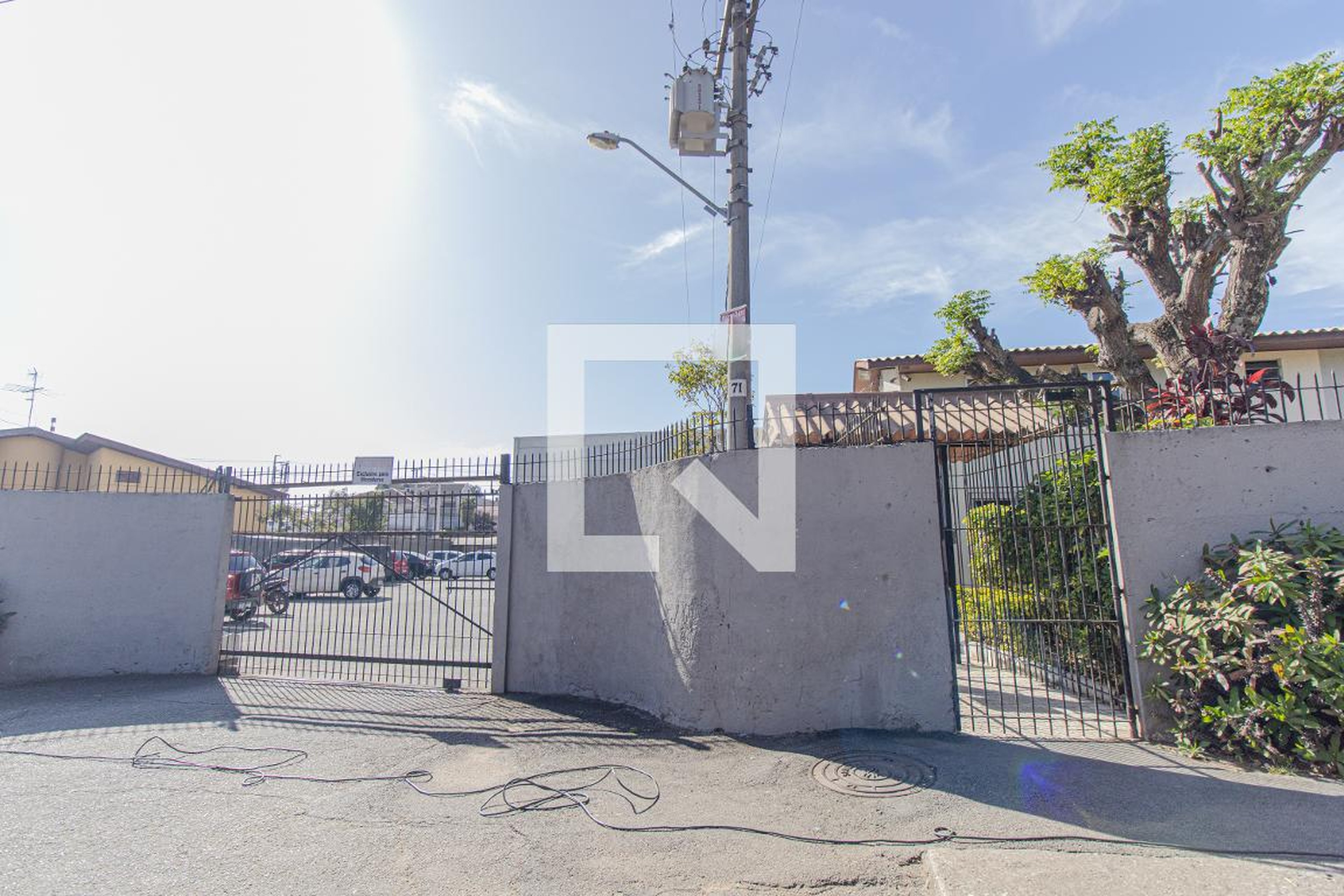 Fachada do Condomínio Condomínio Azaleas 2