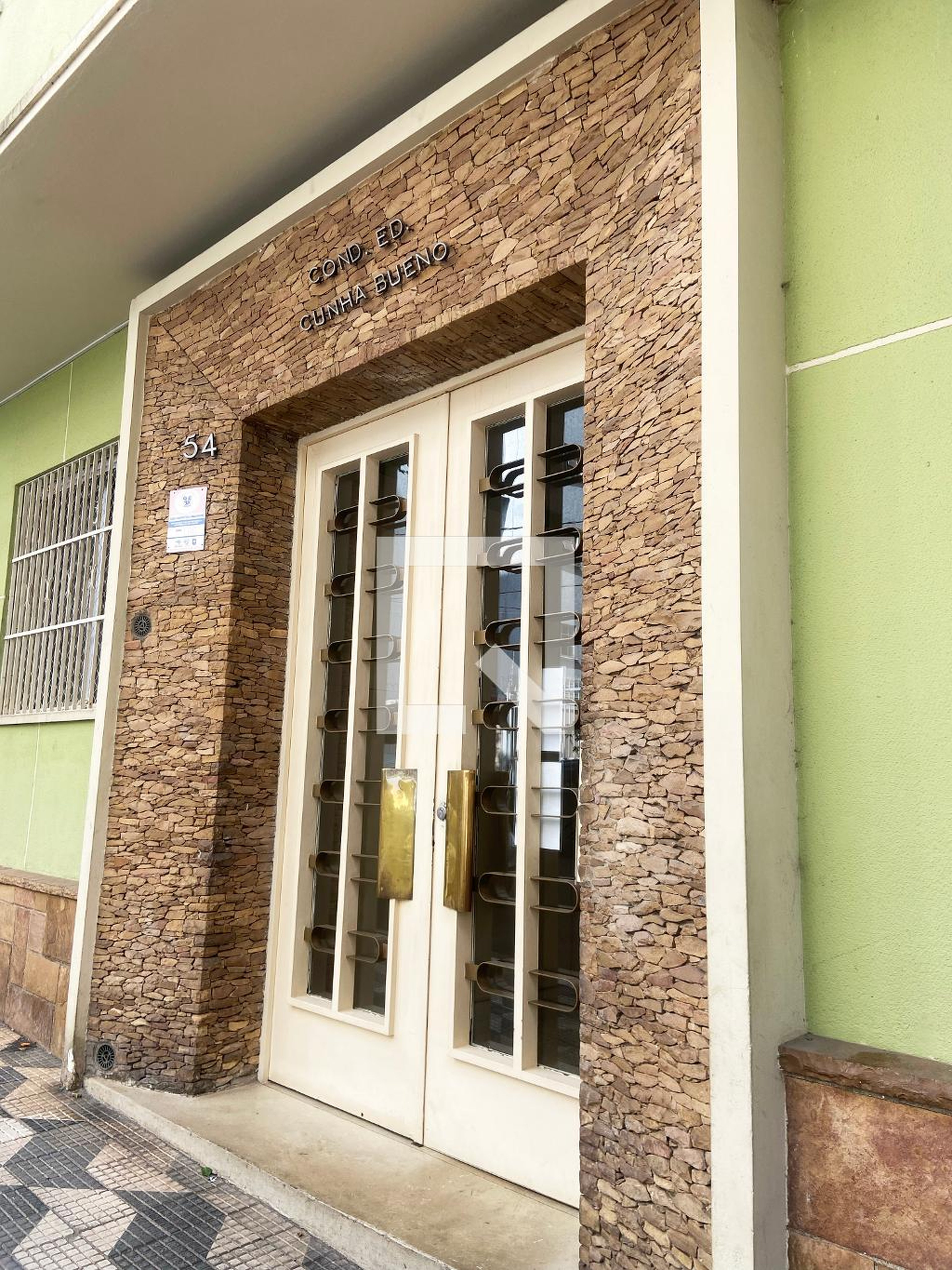 Fachada do Prédio Condomínio em Rua Sebastiana da Cunha Bueno, 54