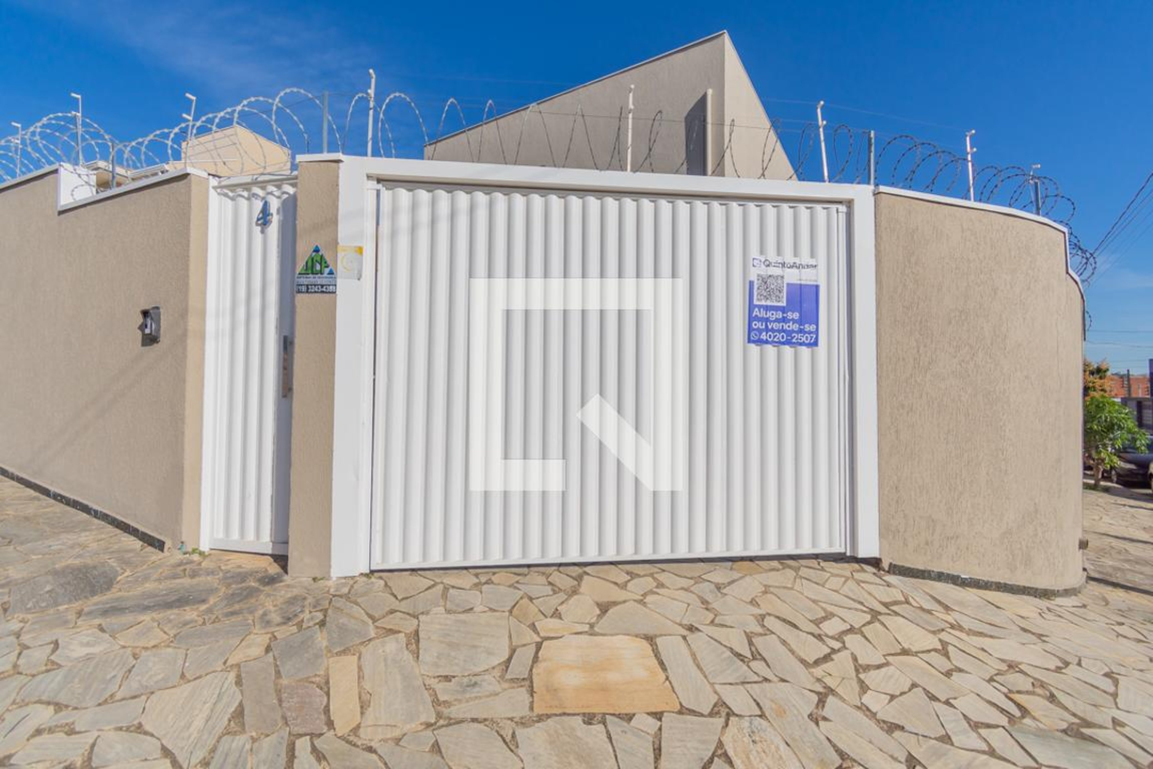 Fachada do Condomínio Condomínio Flores