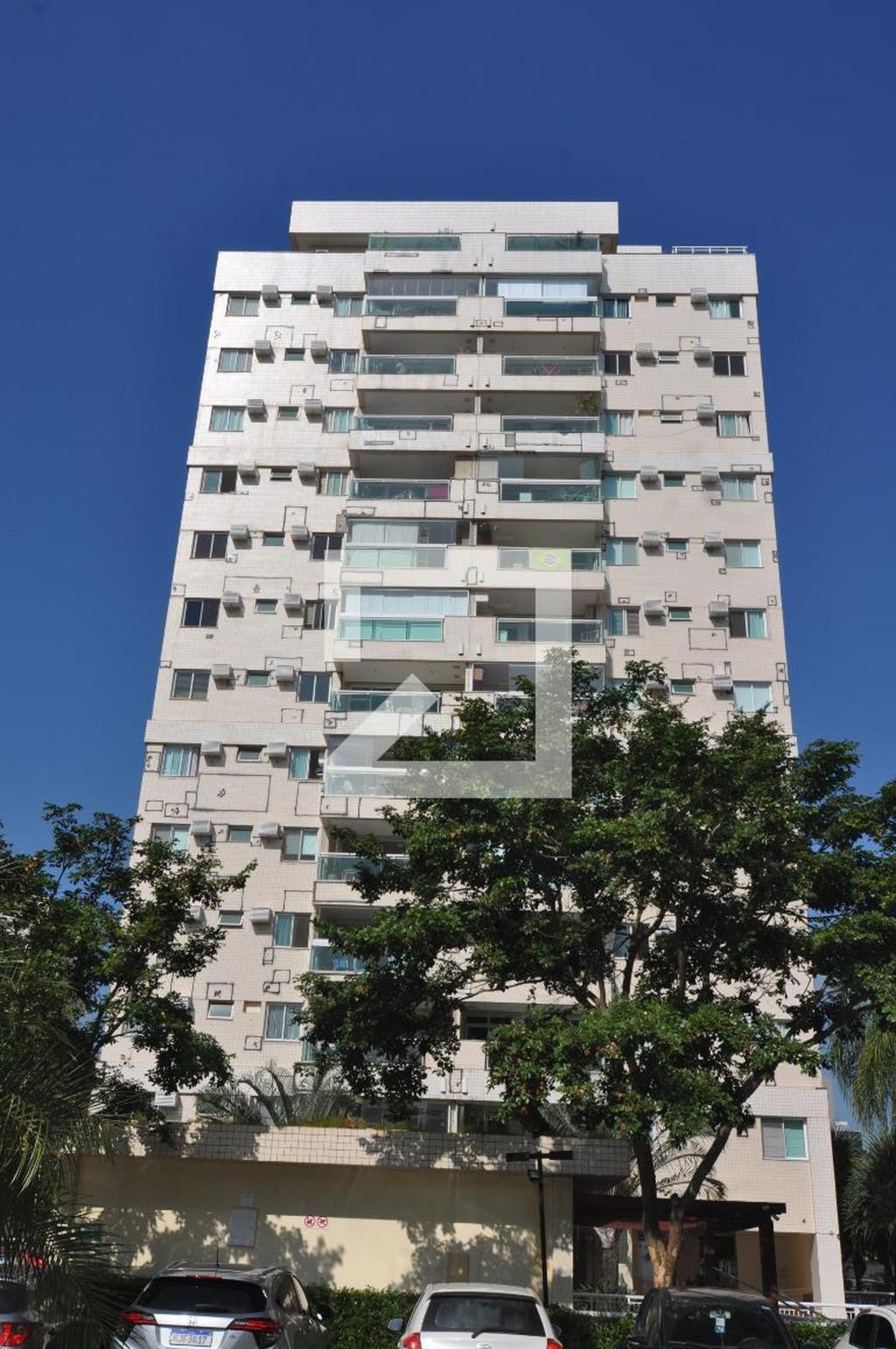 Fachada do Condomínio Condomínio Barra Único