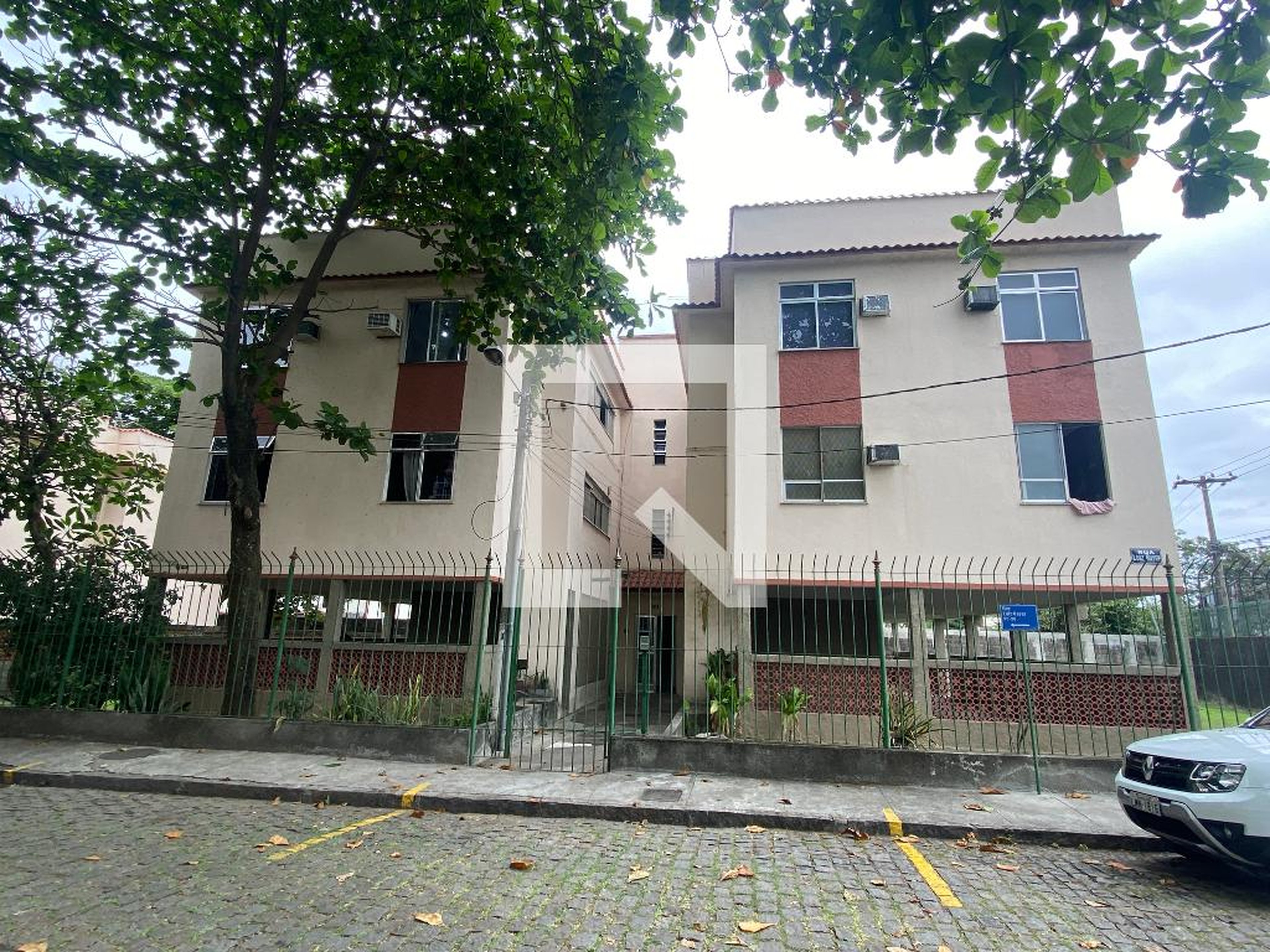 Fachada Condomínio em Rua Luís Bayer, 26