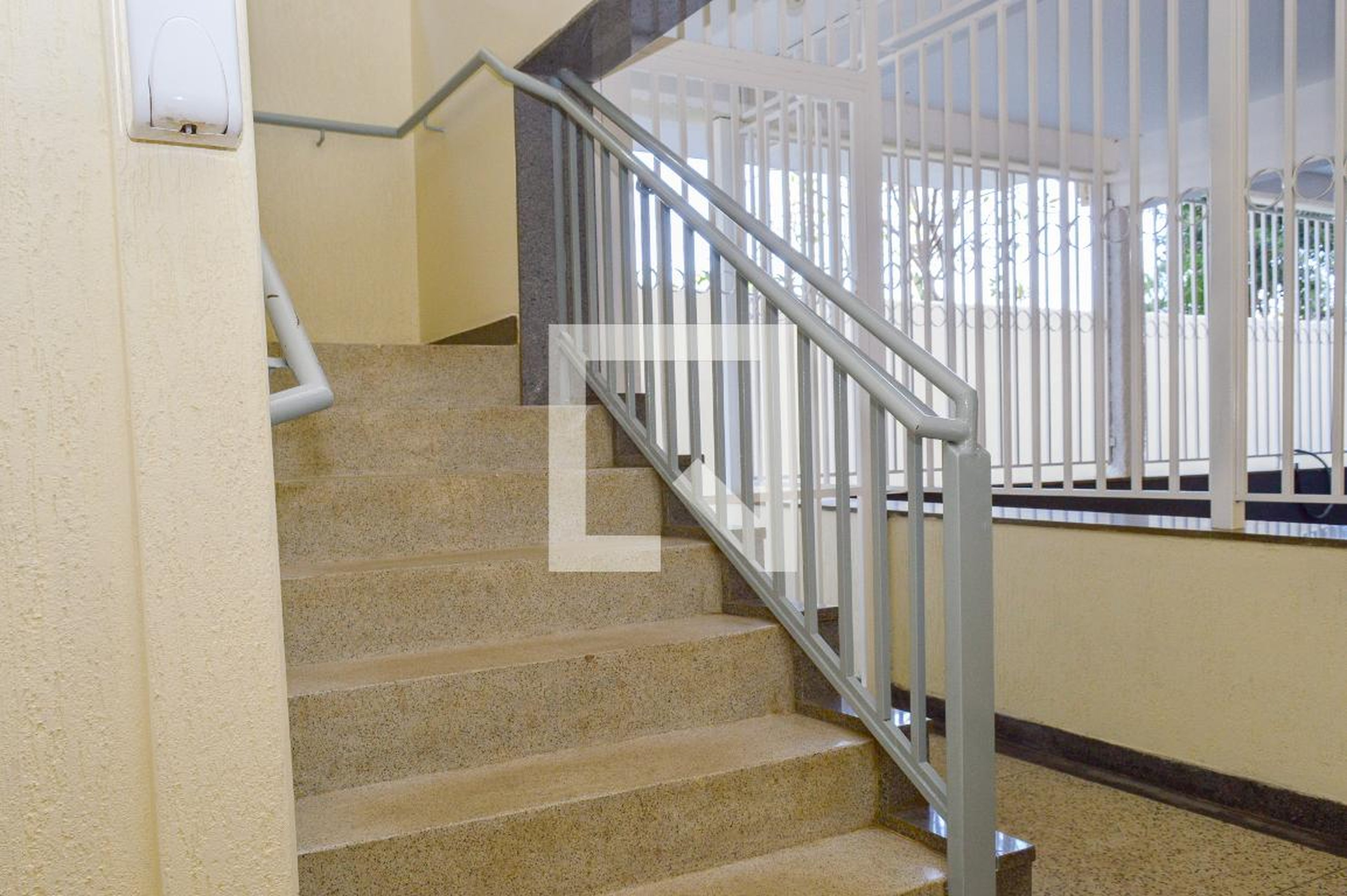 Hall - Conjunto Residencial Alfredo José Curi