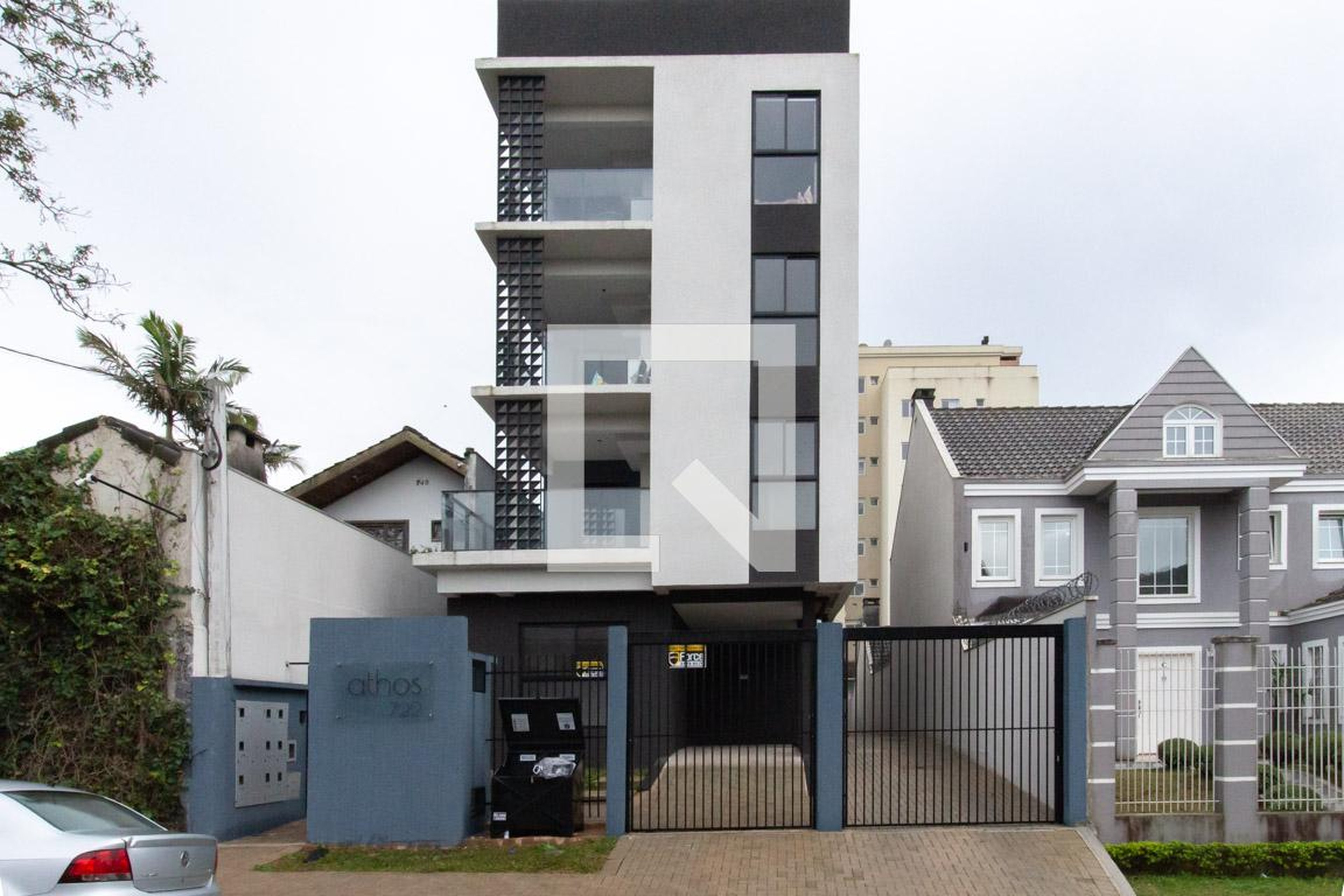 Fachada do Condomínio Condomínio em Rua Júlio Eduardo Gineste, 722