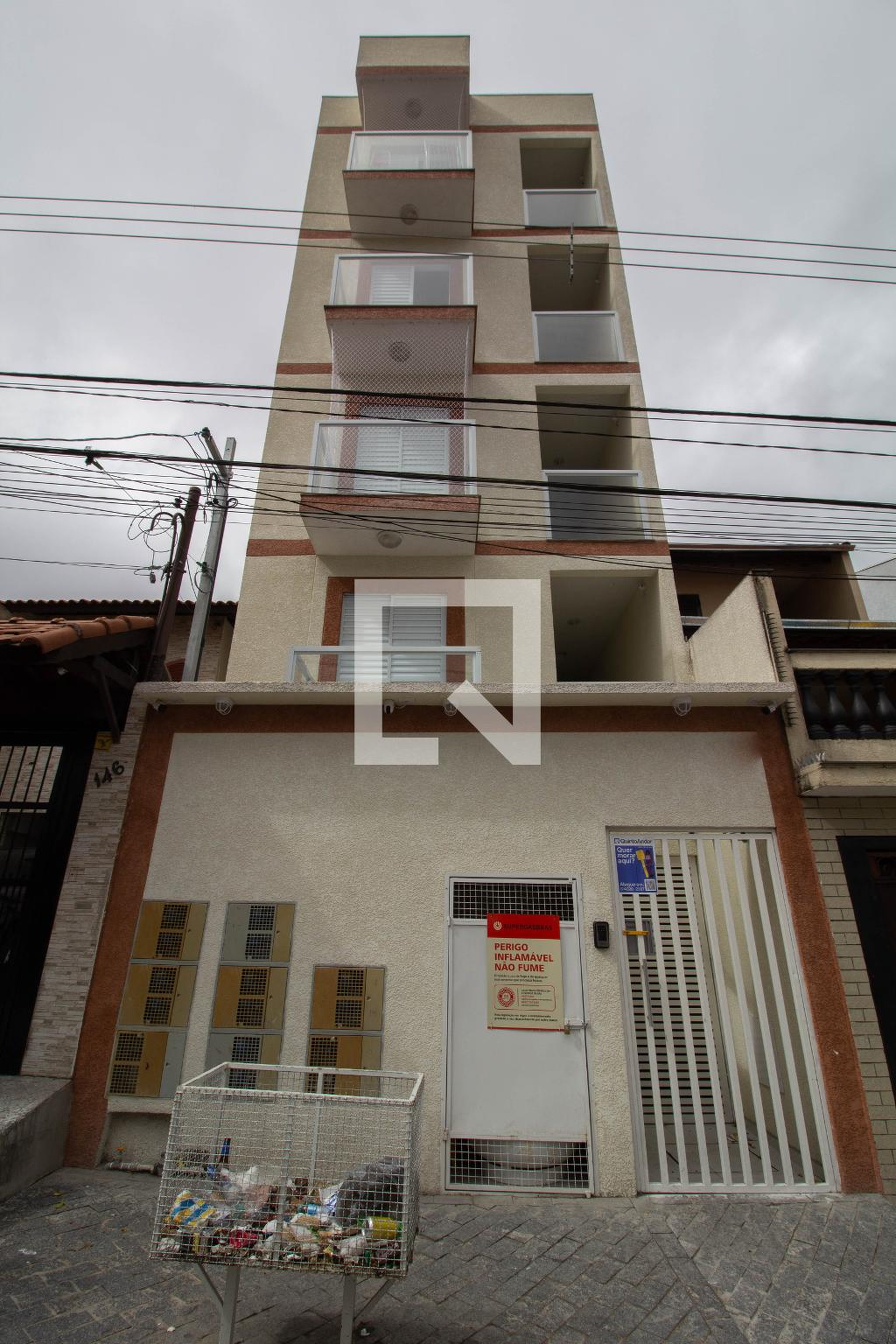 Fachada Condomínio em Rua Jean Meyer, 130