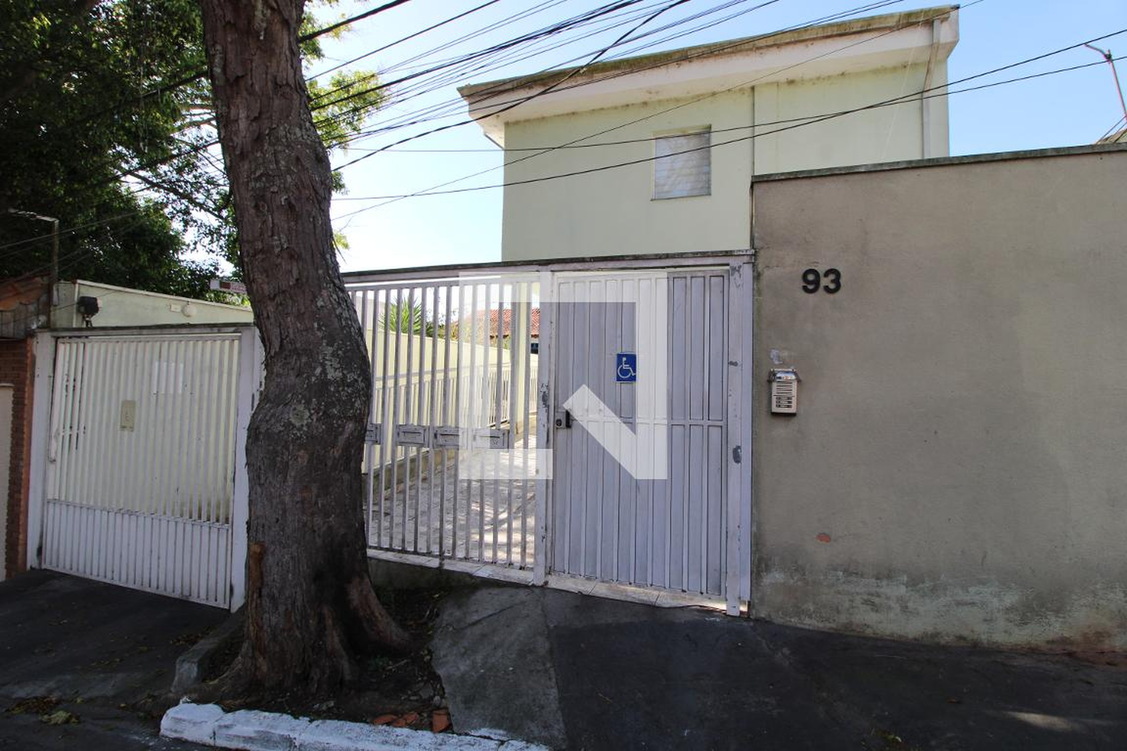 Fachada Condomínio em Rua Inocêncio de Camargo, 93