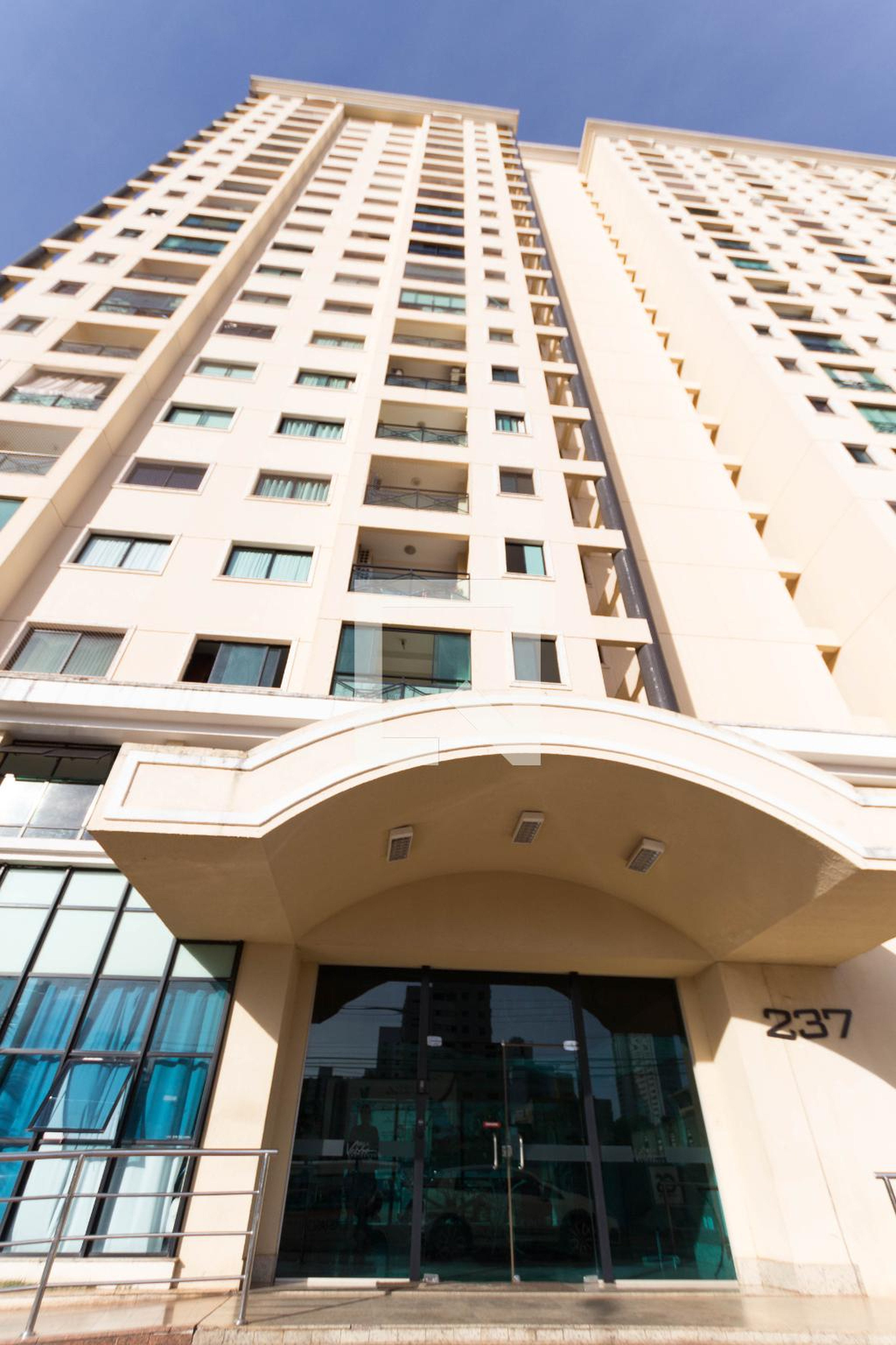 Fachada Condomínio em Rua S 4, 237