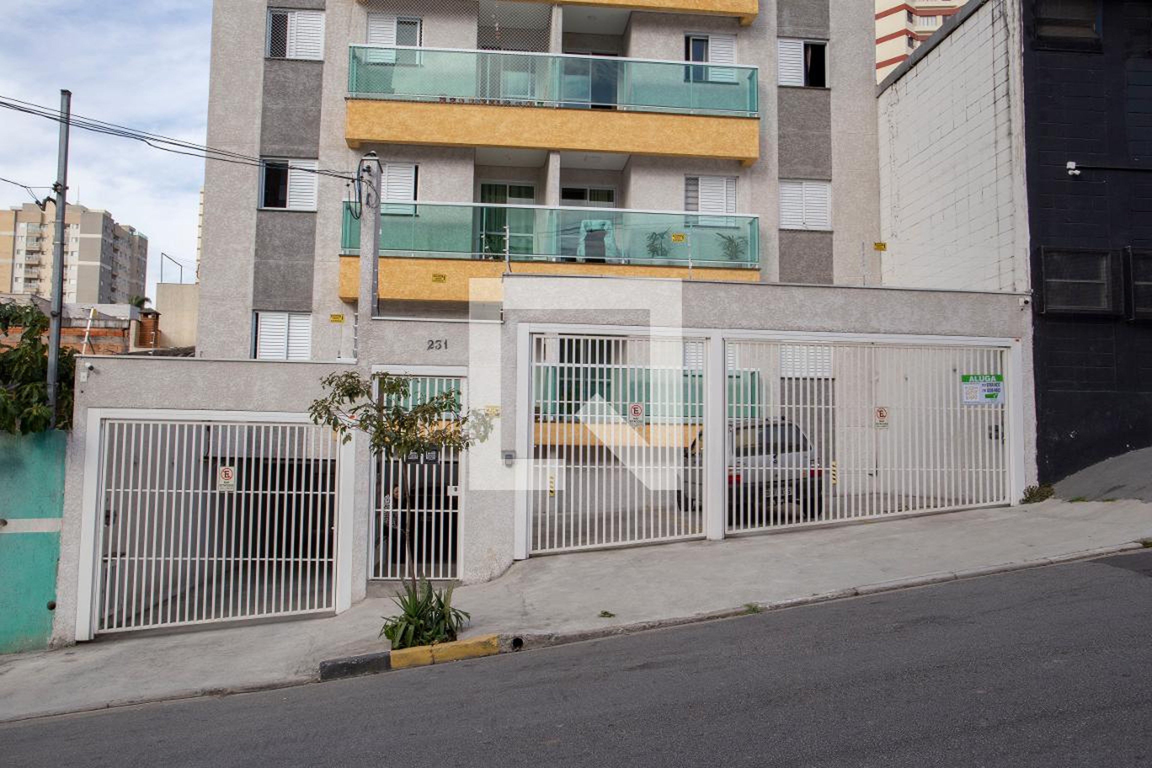 Fachada do Condomínio Condomínio em Rua São João, 231
