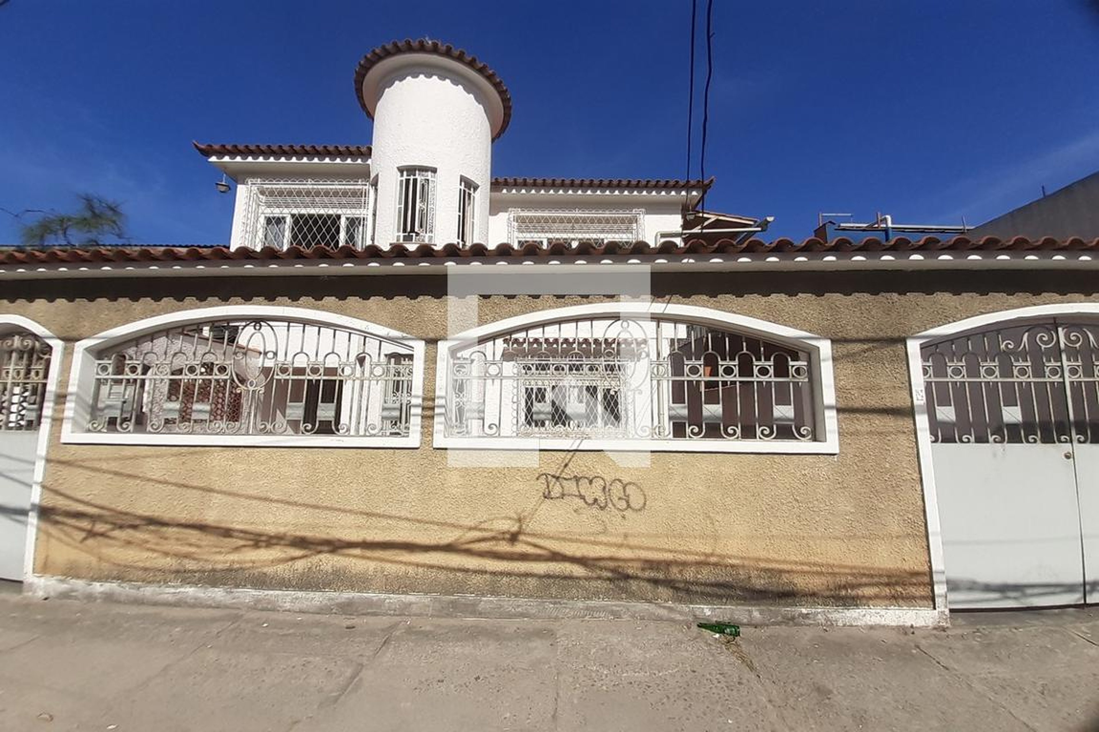 Fachada Condomínio em Rua Edmundo, 494