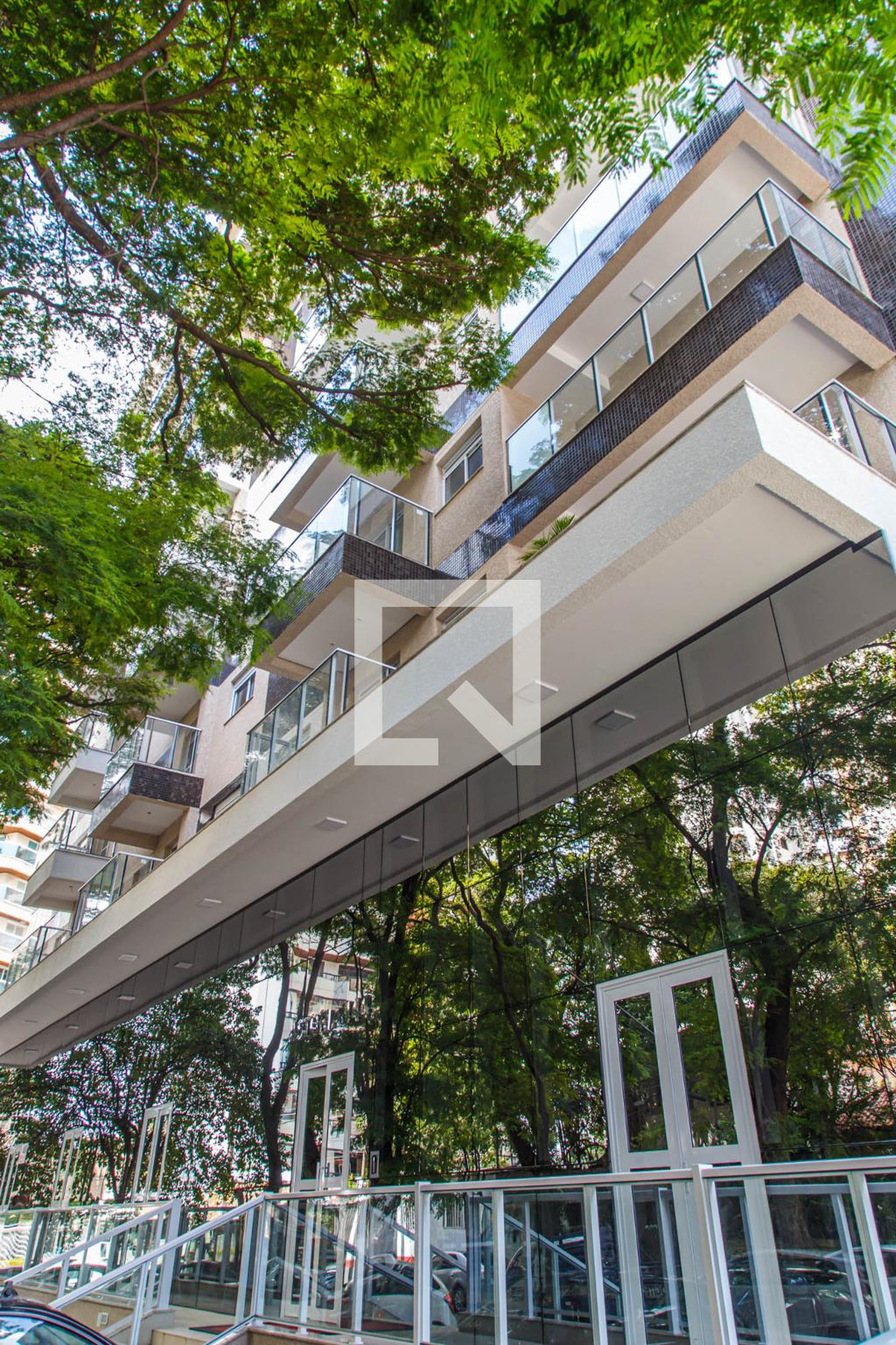 Fachada Condomínio em Rua Cândido Lacerda, 112