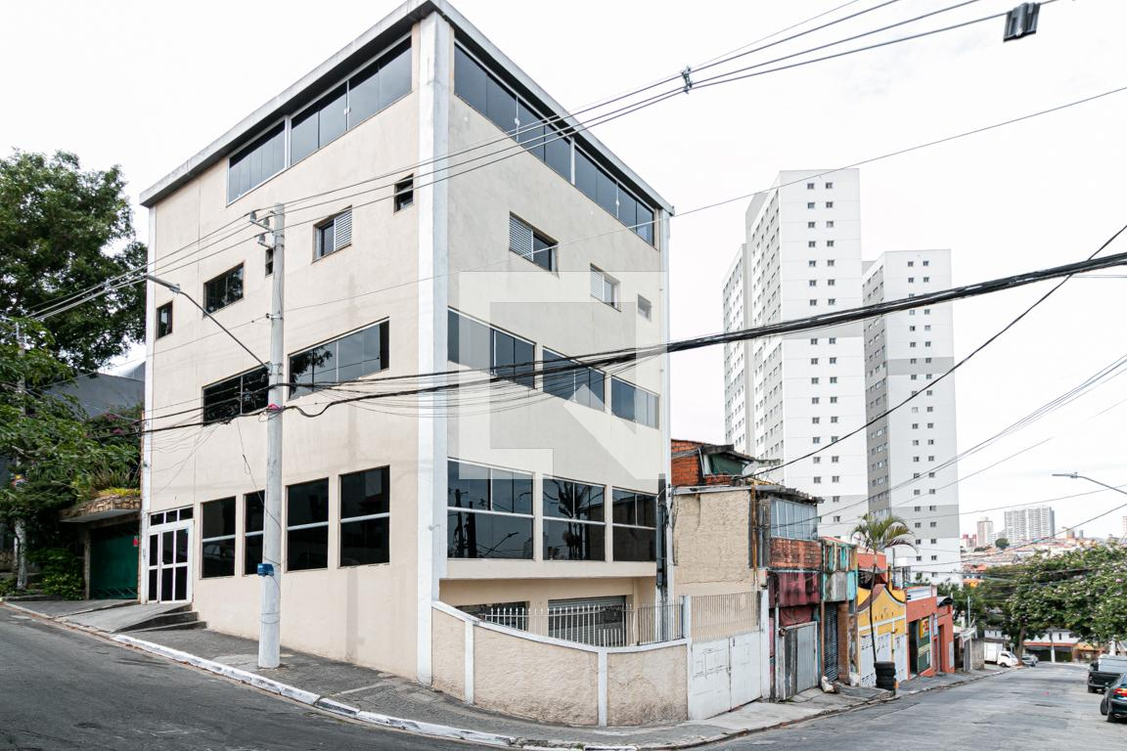 Fachada Condomínio em Avenida da Justiça, 18