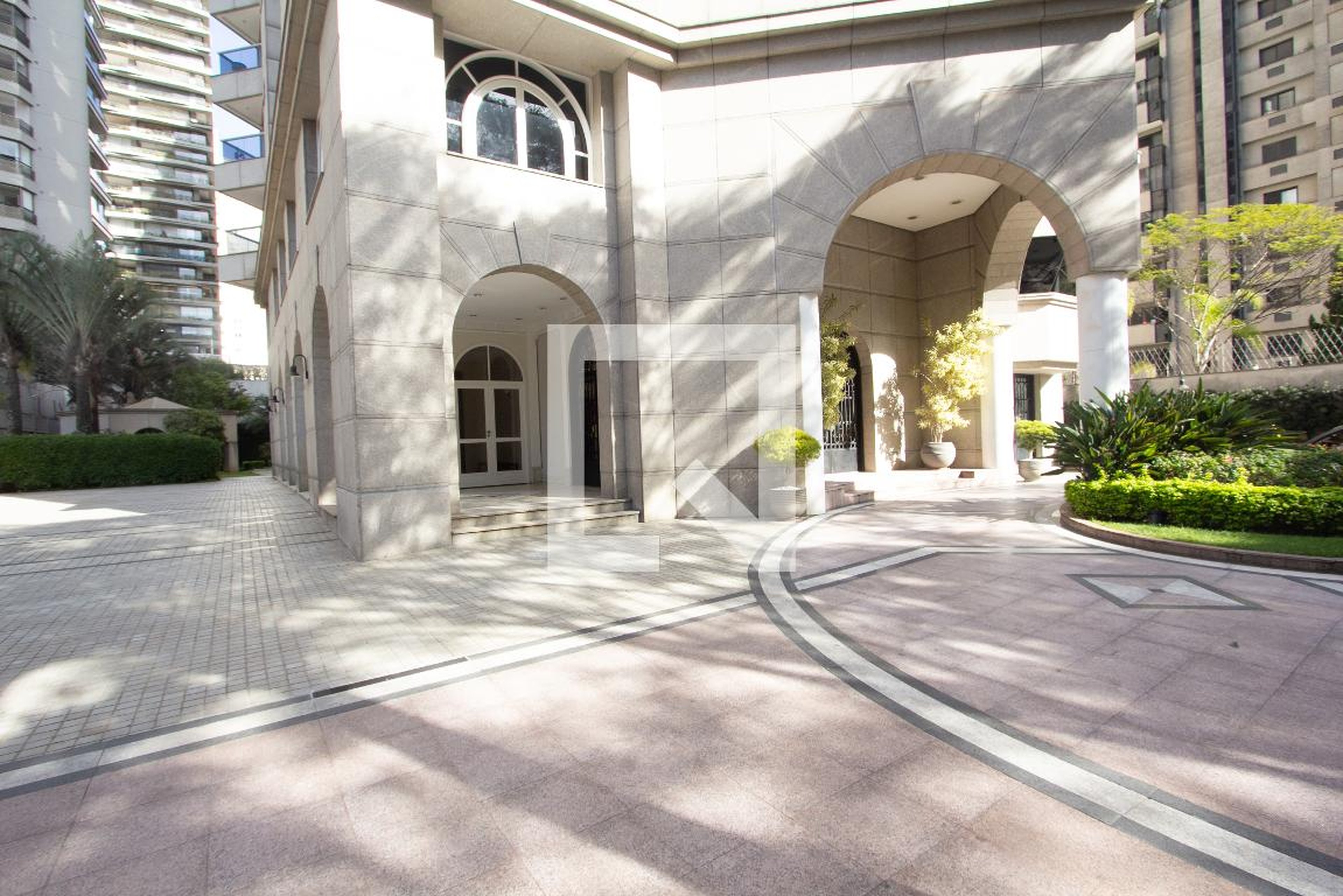 Fachada Condomínio Petit Palais