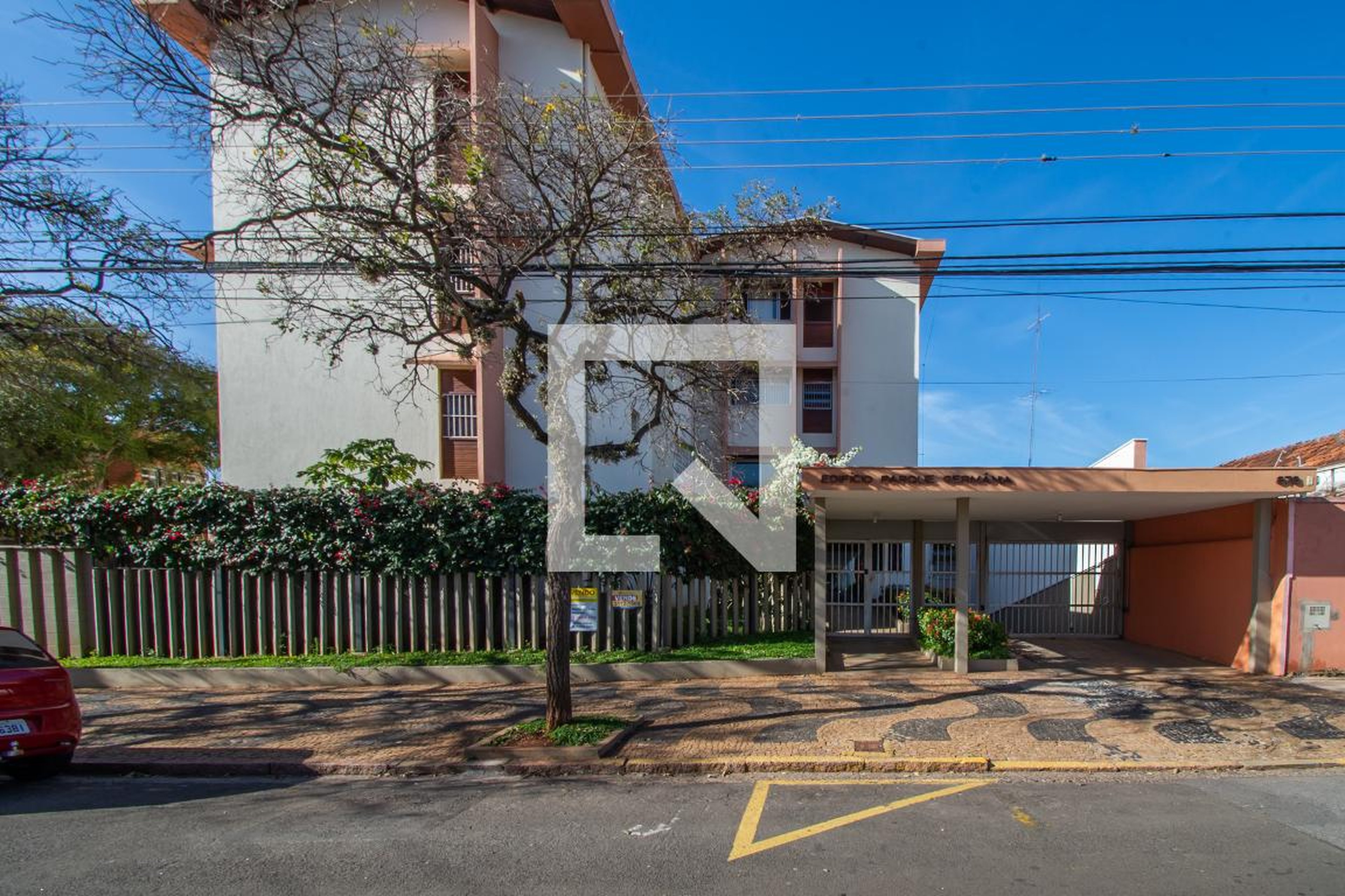 Fachada Condomínio em Rua Germânia, 878