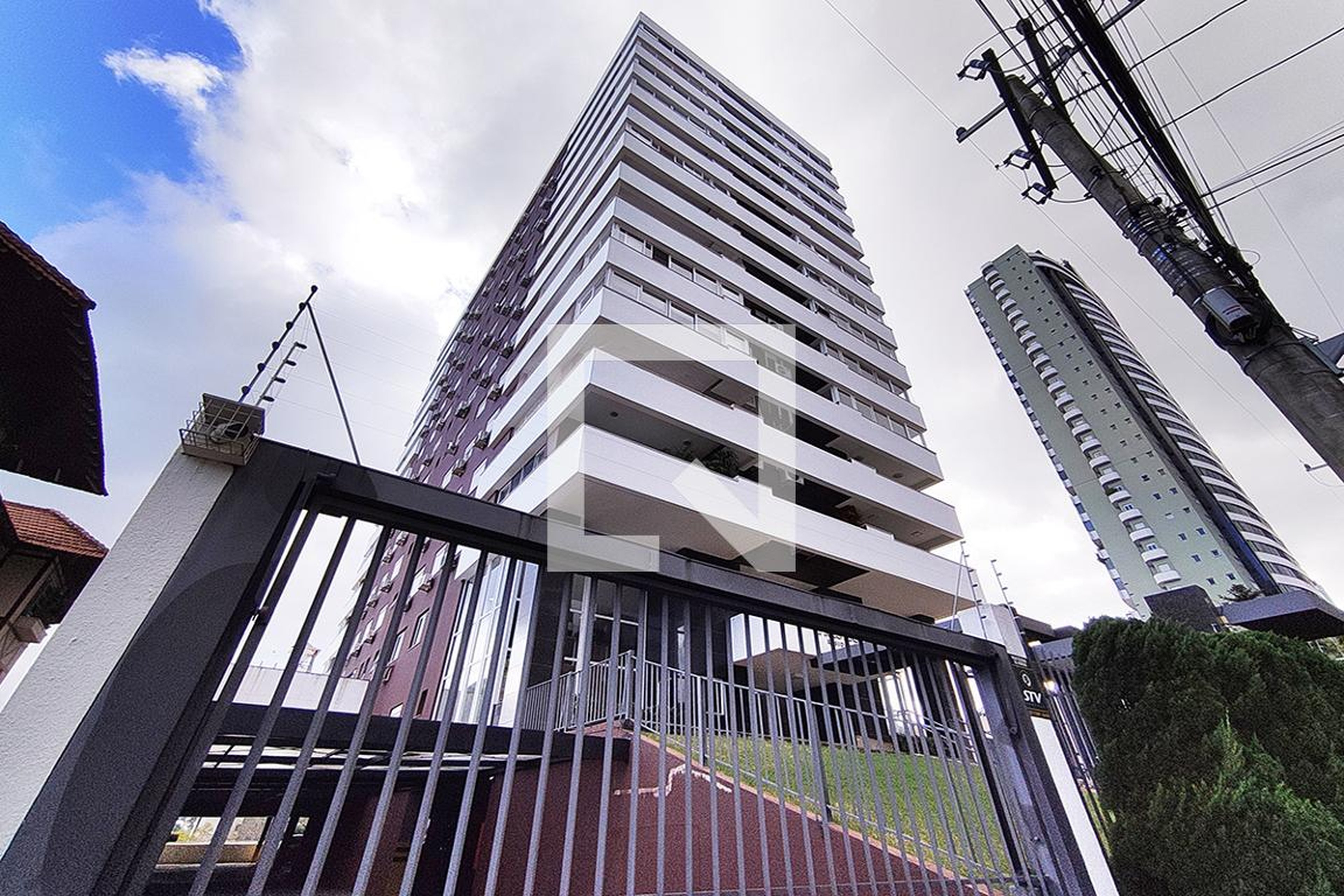 Fachada do Condomínio Edifício Prestige Residence