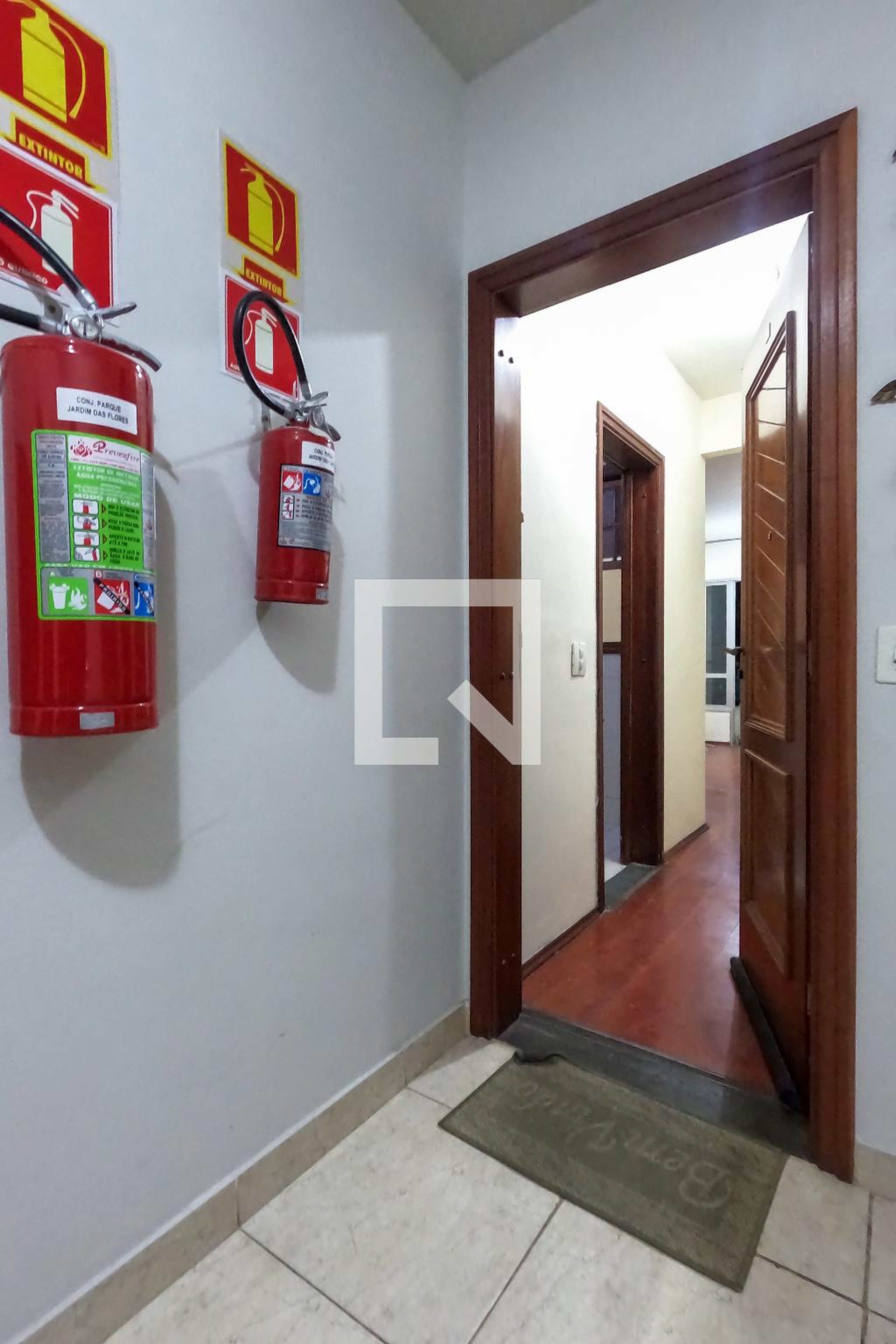 Hall de Entrada Condomínio em Rua Claudino Barbosa, 65