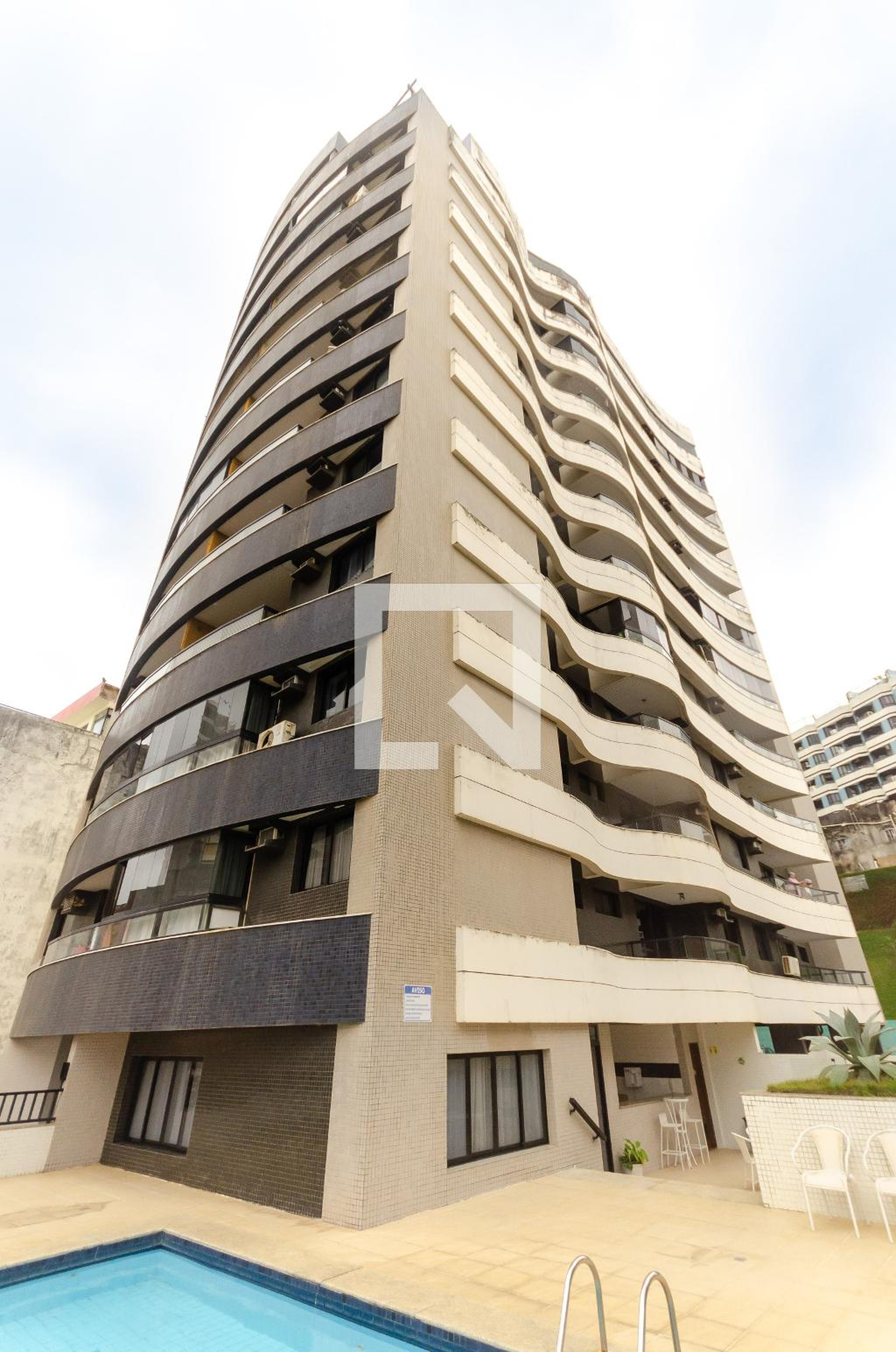 Fachada do Condomínio Condomínio Mar Azul Residence